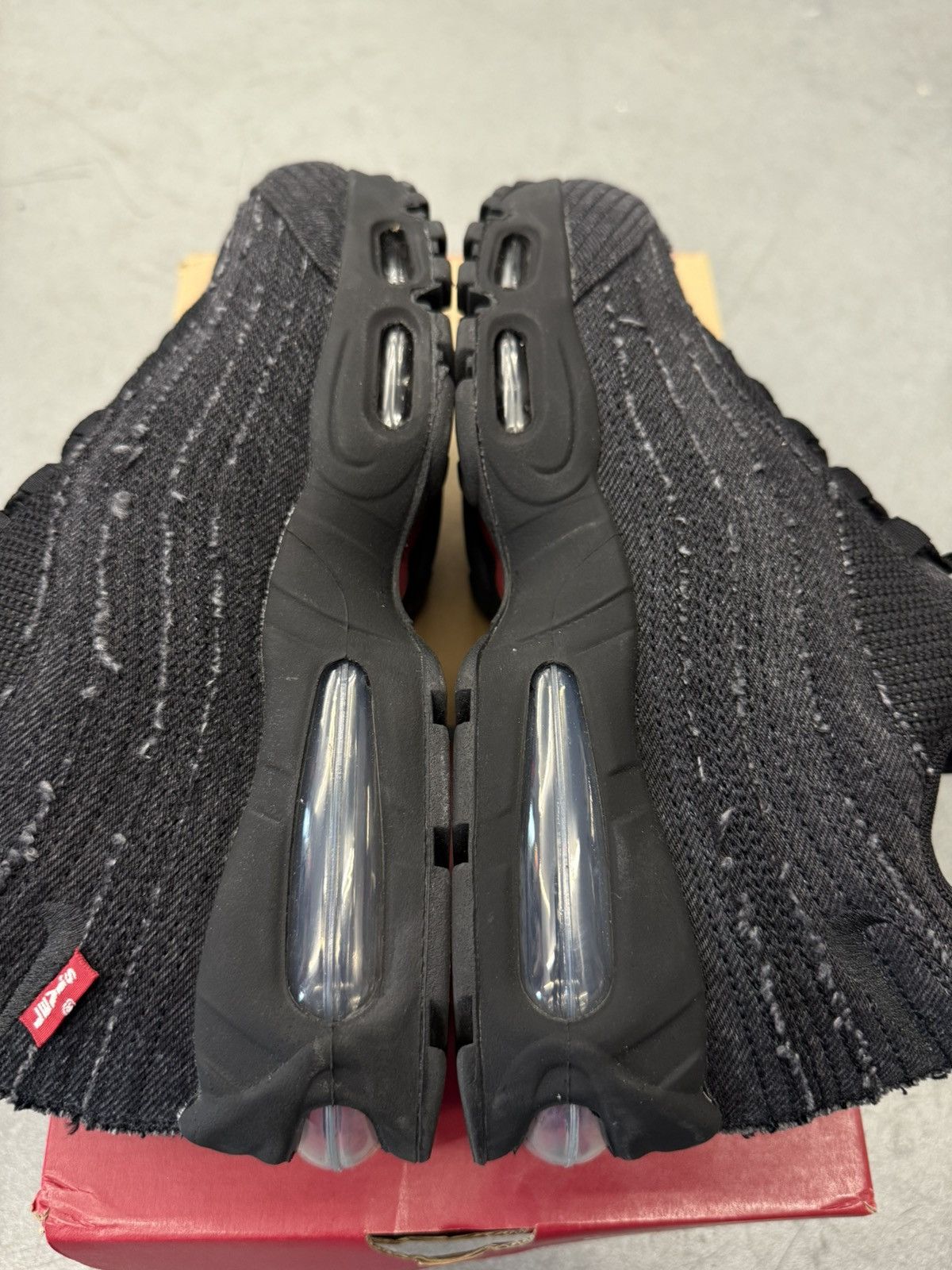 Levi's × Nike 2025 Nike Air Max 95 OG Levis Black Size US 8 / EU 41 - 4 Thumbnail