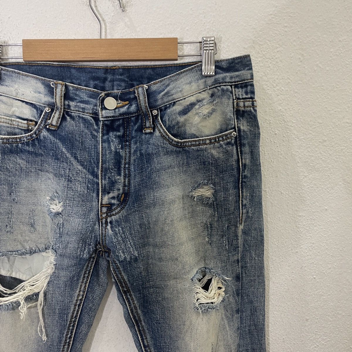 Japanese Brand Vintage Mnmi Distressed Denim Jeans Size 30" / US 8 / IT 44 - 2 Thumbnail