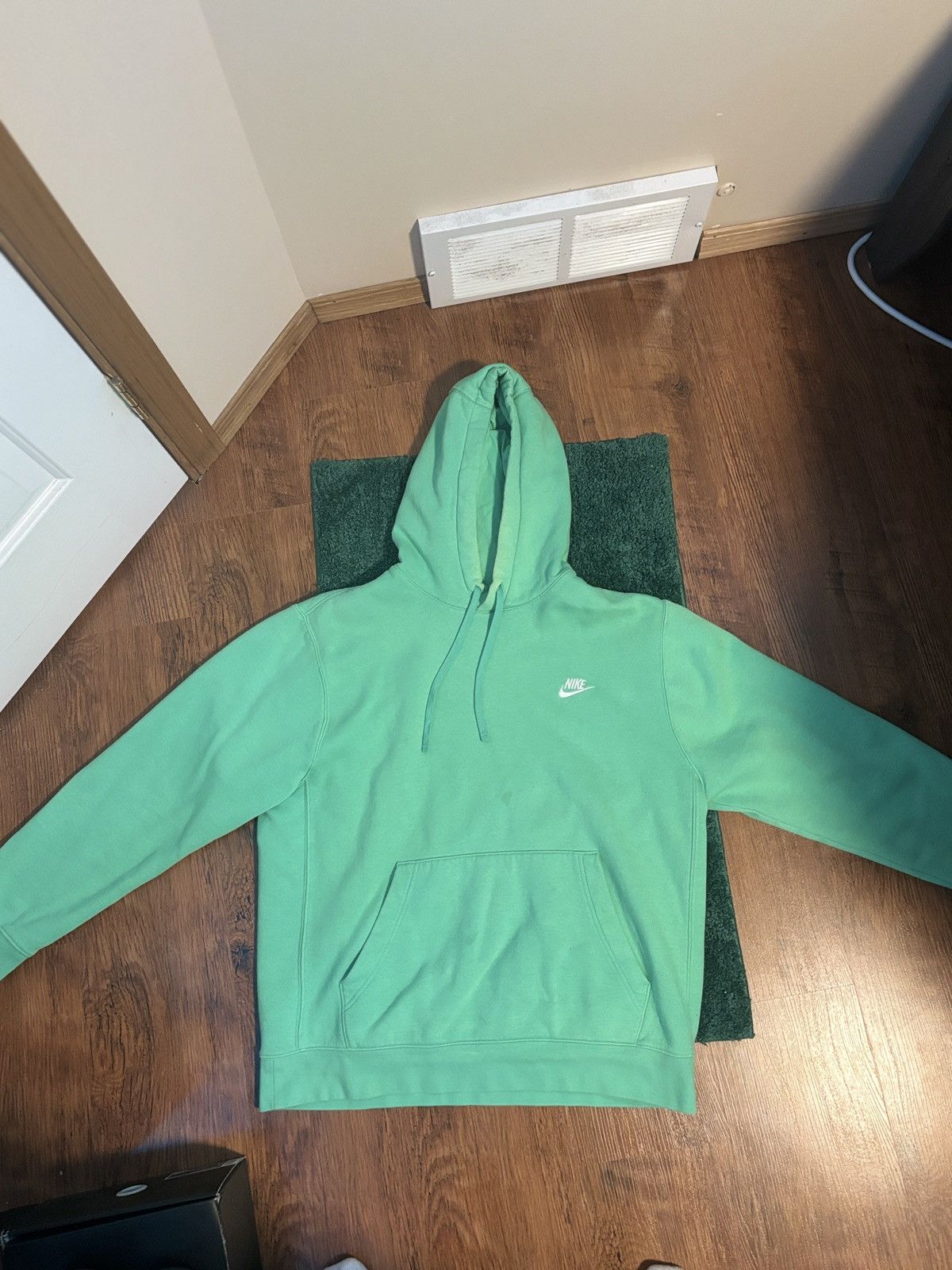 Nike Nike Sportswear Club light green hoodie Size US L / EU 52-54 / 3 - 1 Thumbnail