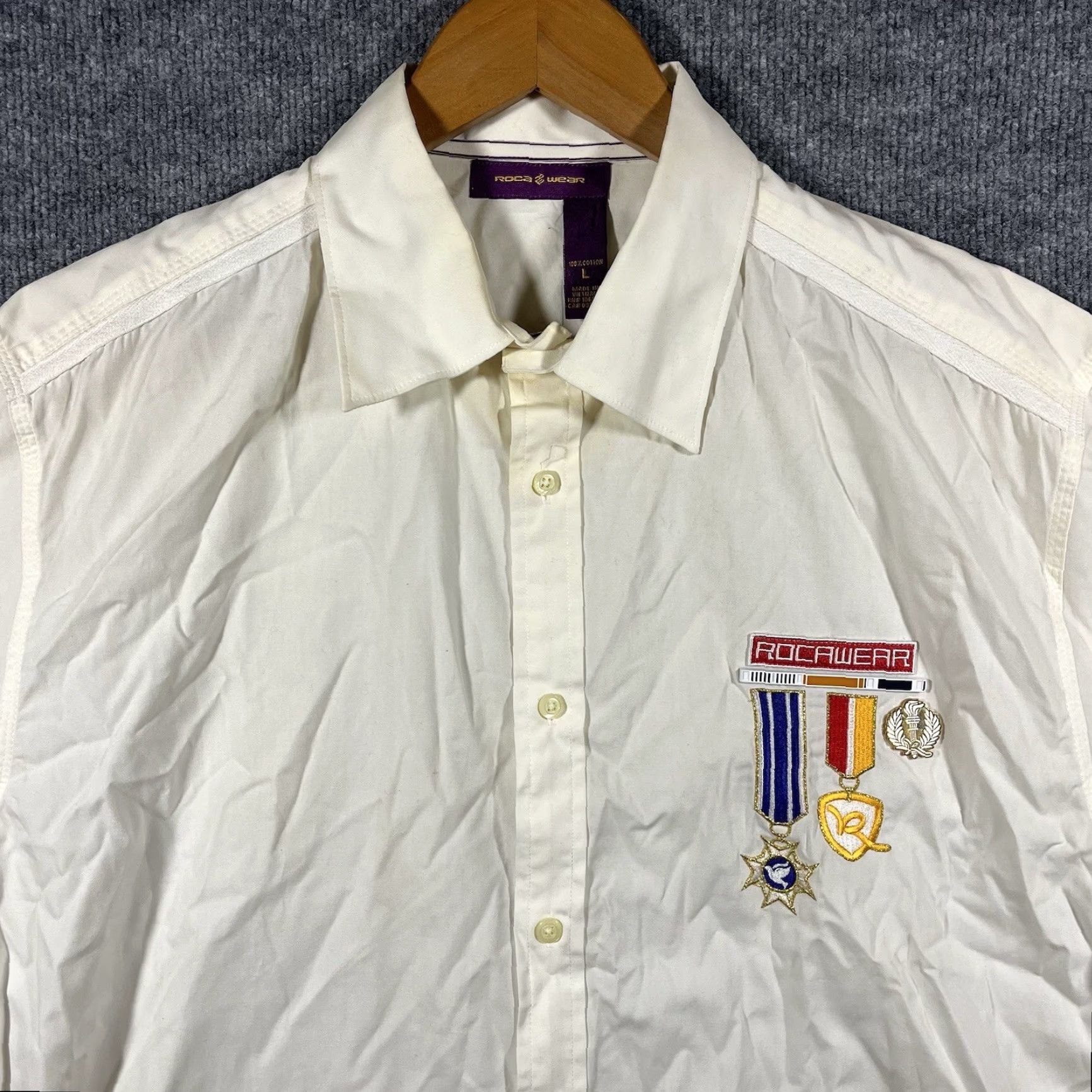 Rocawear VINTAGE Rocawear White Button-Up Shirt L Men Short Sleeve Hip Hop Badges Military Y2K Size US L / EU 52-54 / 3 - 2 Thumbnail
