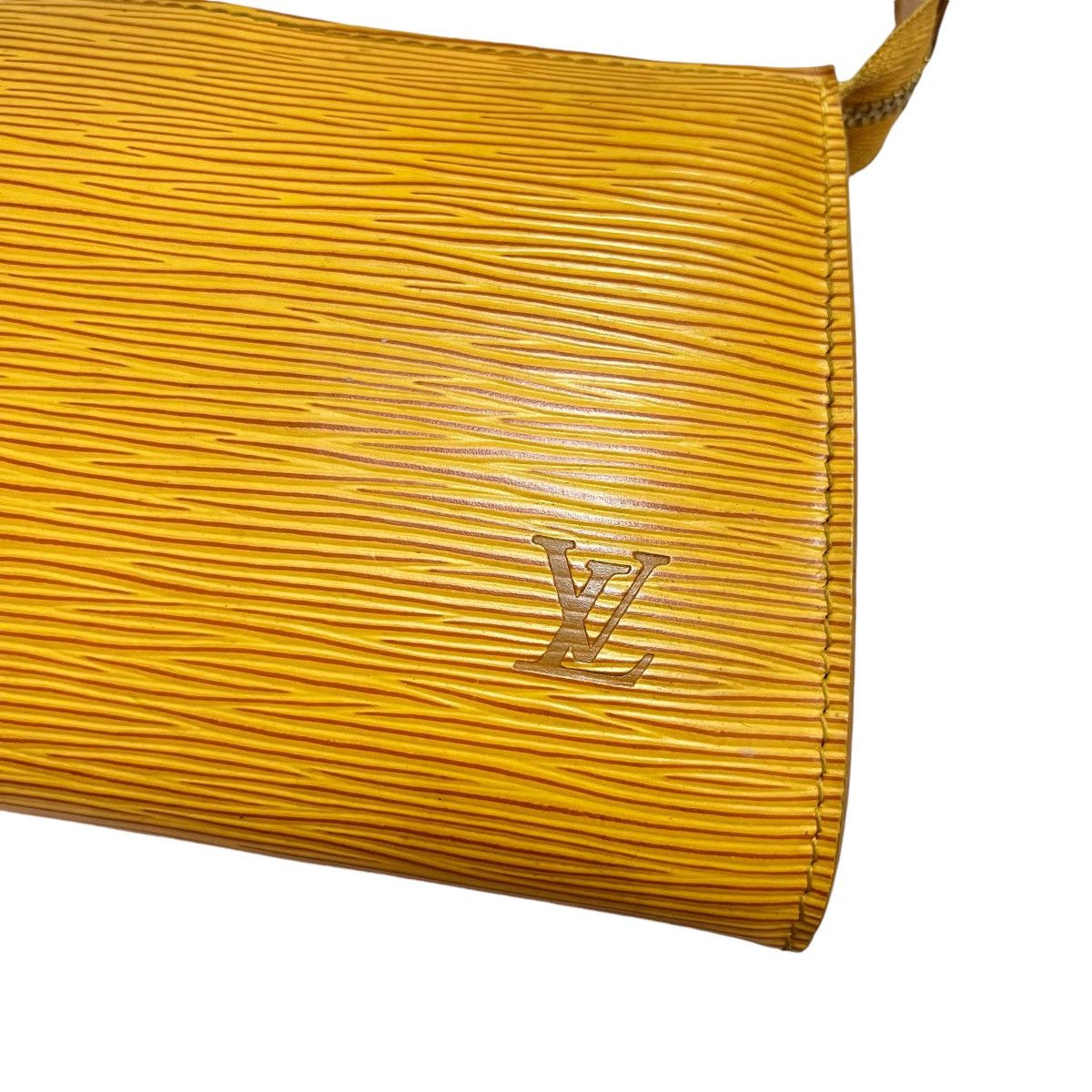 Louis Vuitton Authentic Vintage Louis Vuitton Epi Leather Pochette Bag Size ONE SIZE - 3 Thumbnail