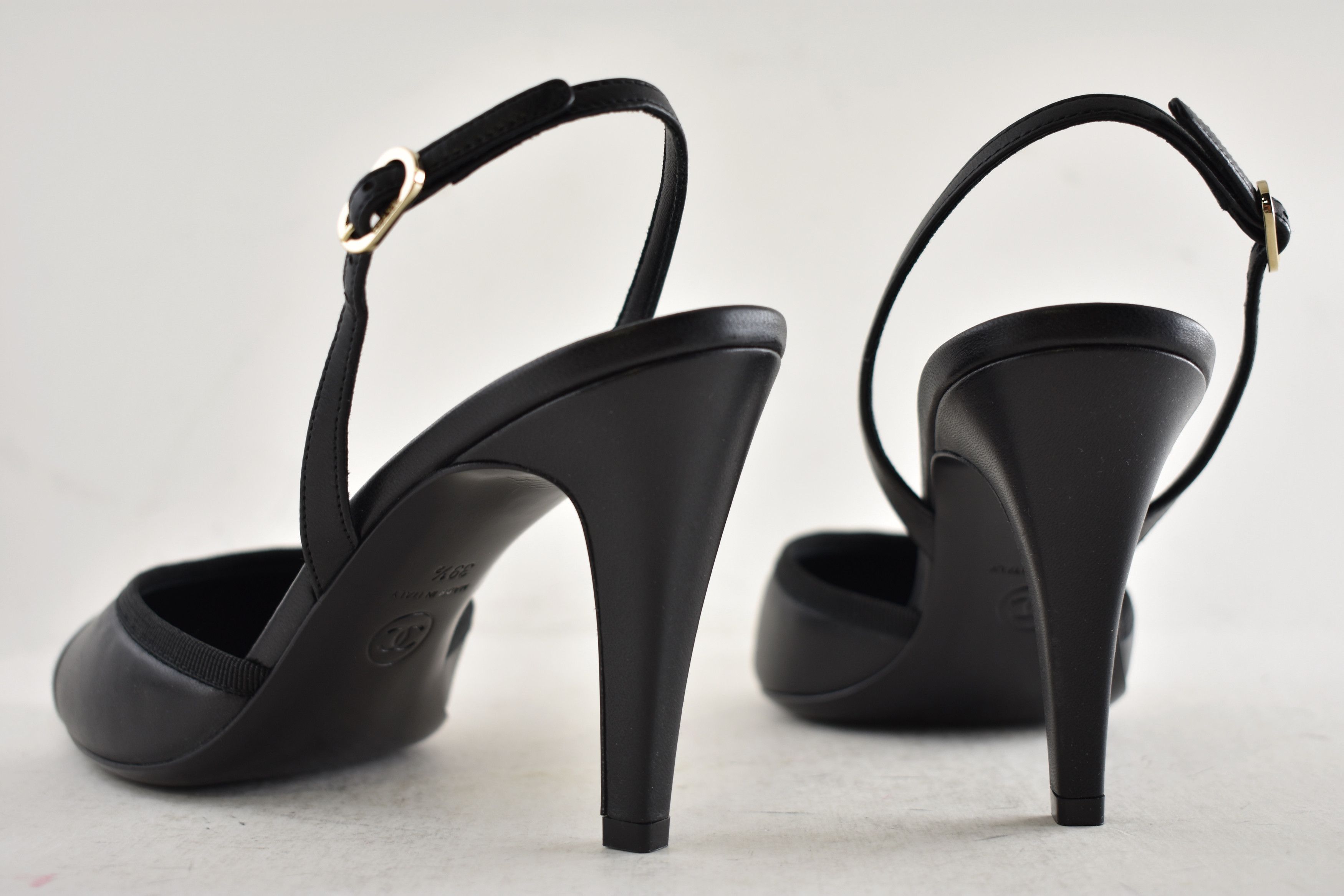 Chanel 26P White CC Logo Pointed Toe Slingback Mule Heel Pump 39.5 Size US 9.5 / IT 39.5 - 19 Thumbnail