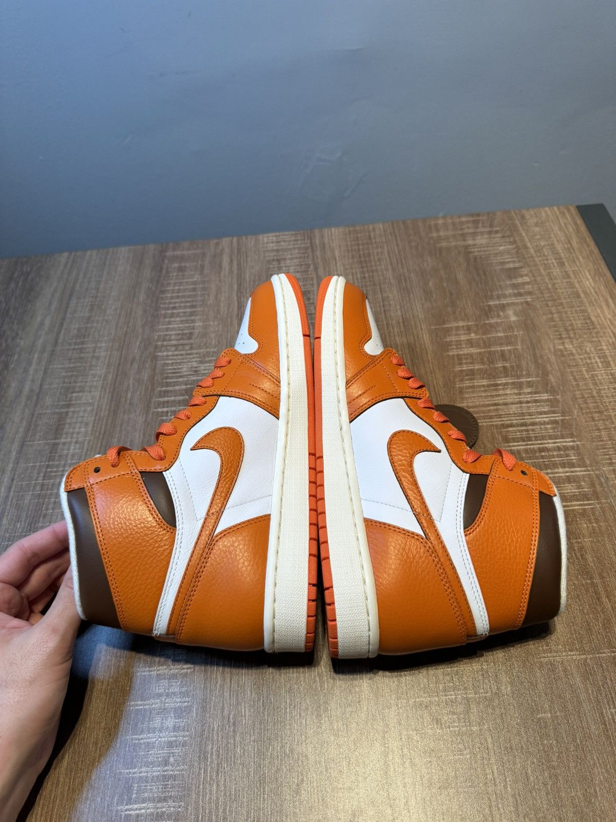 Jordan Brand Nike Sample Air Jordan 1 Retro High Starfish Women’s Size 9 Size US 9 / IT 39 - 5 Thumbnail