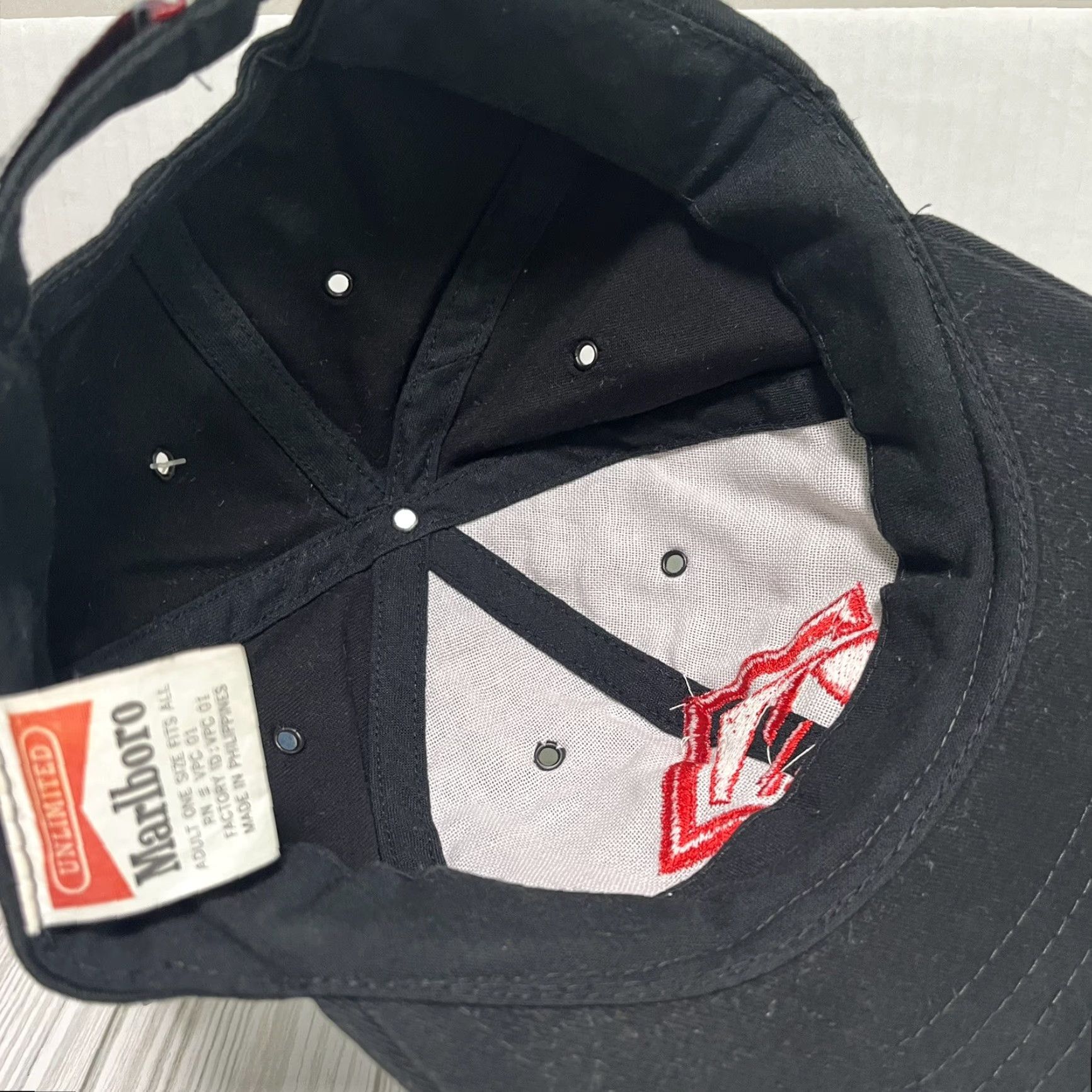 Marlboro VINTAGE Marlboro Hat Cap Strap Back Unlimited Gear Deadstock Black Red Cigarette Men One Size Adjustable Baseball Cap 90s Retro USA Mens Size ONE SIZE - 8 Thumbnail