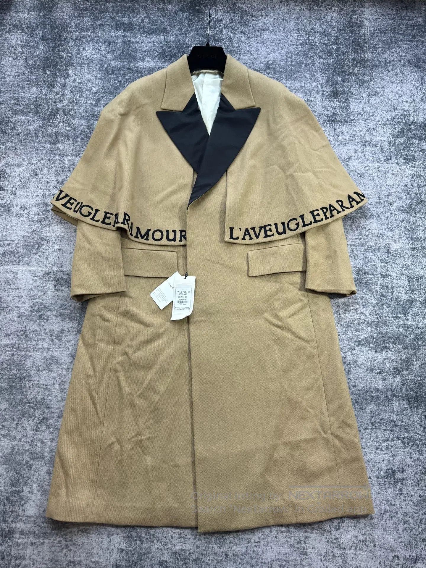 Gucci Guicci Runway style wool coat with slogan and bee print sh Size L / US 10 / IT 46 - 1 Thumbnail