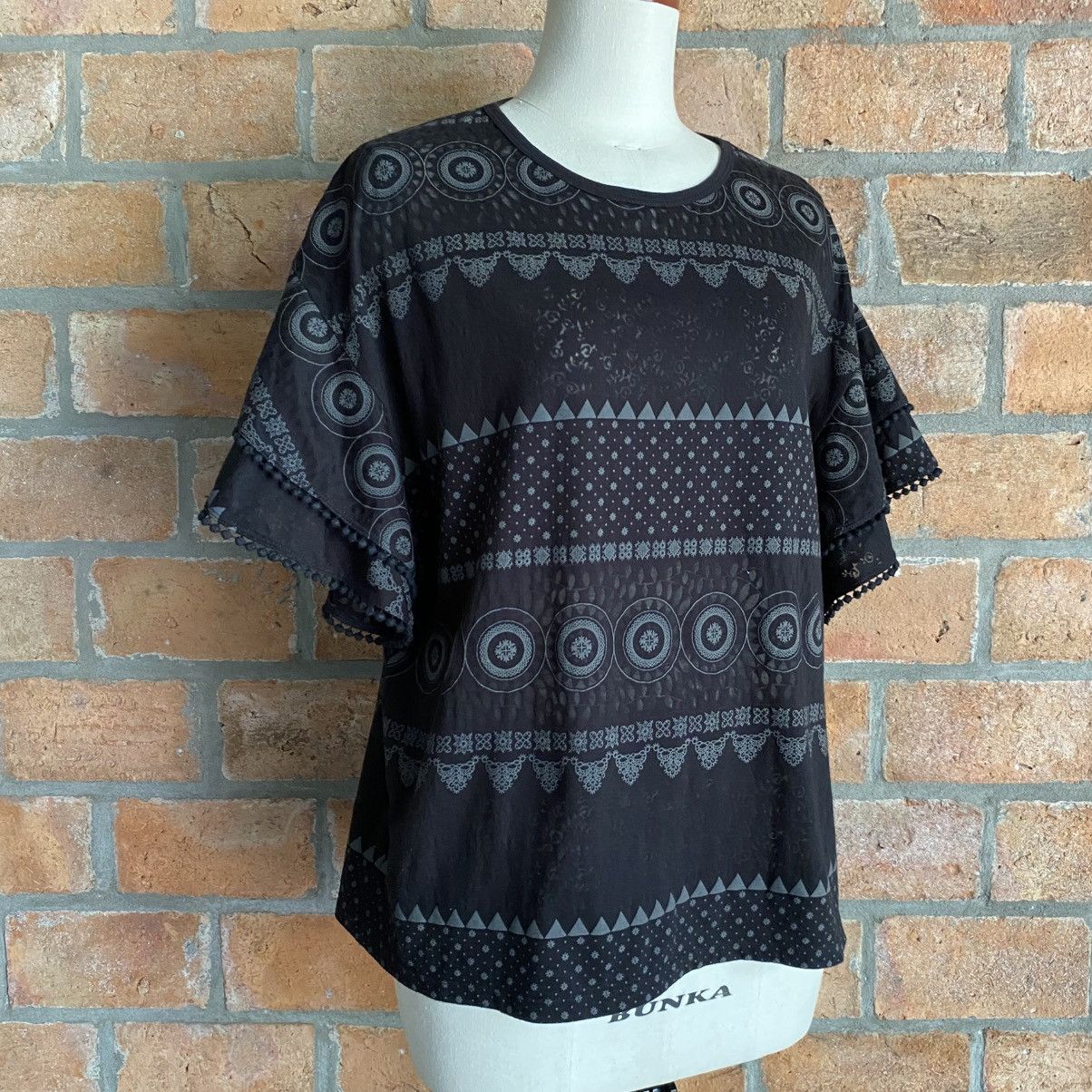 Frapbois Frapbois Black Round Neck Blouse with Geometric Print Size M / US 6-8 / IT 42-44 - 1 Thumbnail