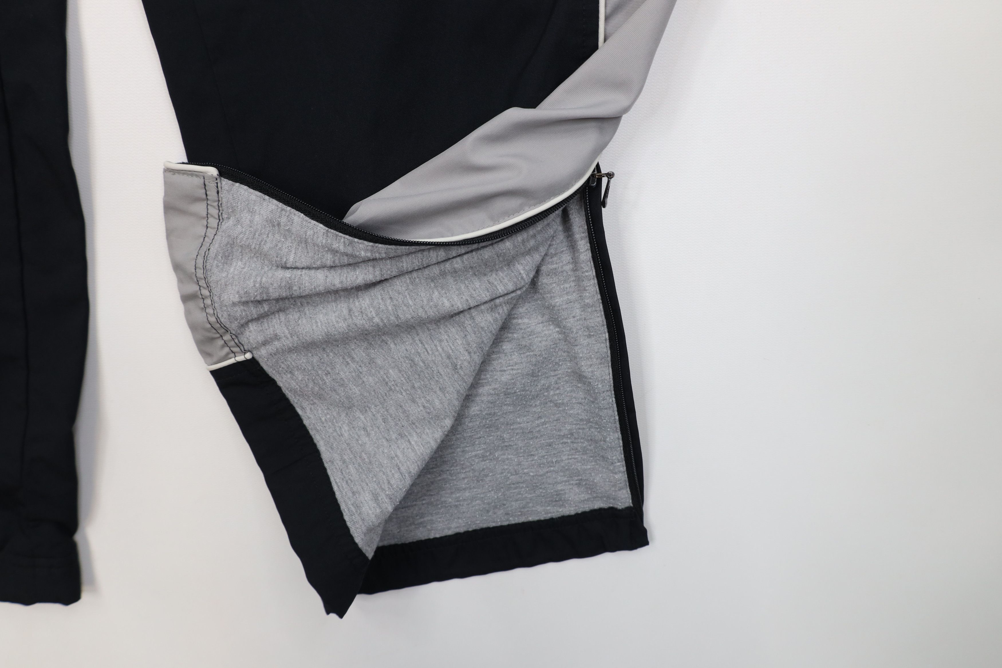 Nike Vintage Y2K Nike Cropped Lined Wide Leg Cargo Pants Black Size 26" / US 2 / IT 38 - 6 Thumbnail