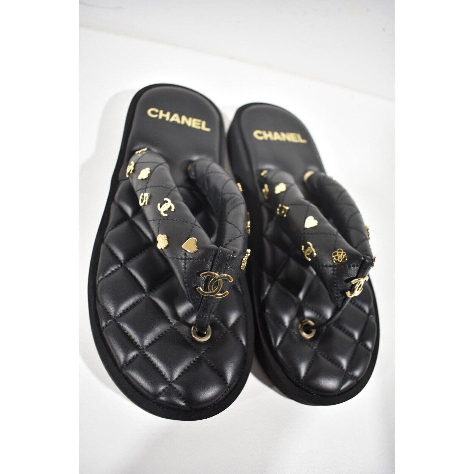 Chanel Chanel 23P Black Quilted Charms Padded Pool Thong Logo Size US 7.5 / IT 37.5 - 4 Thumbnail