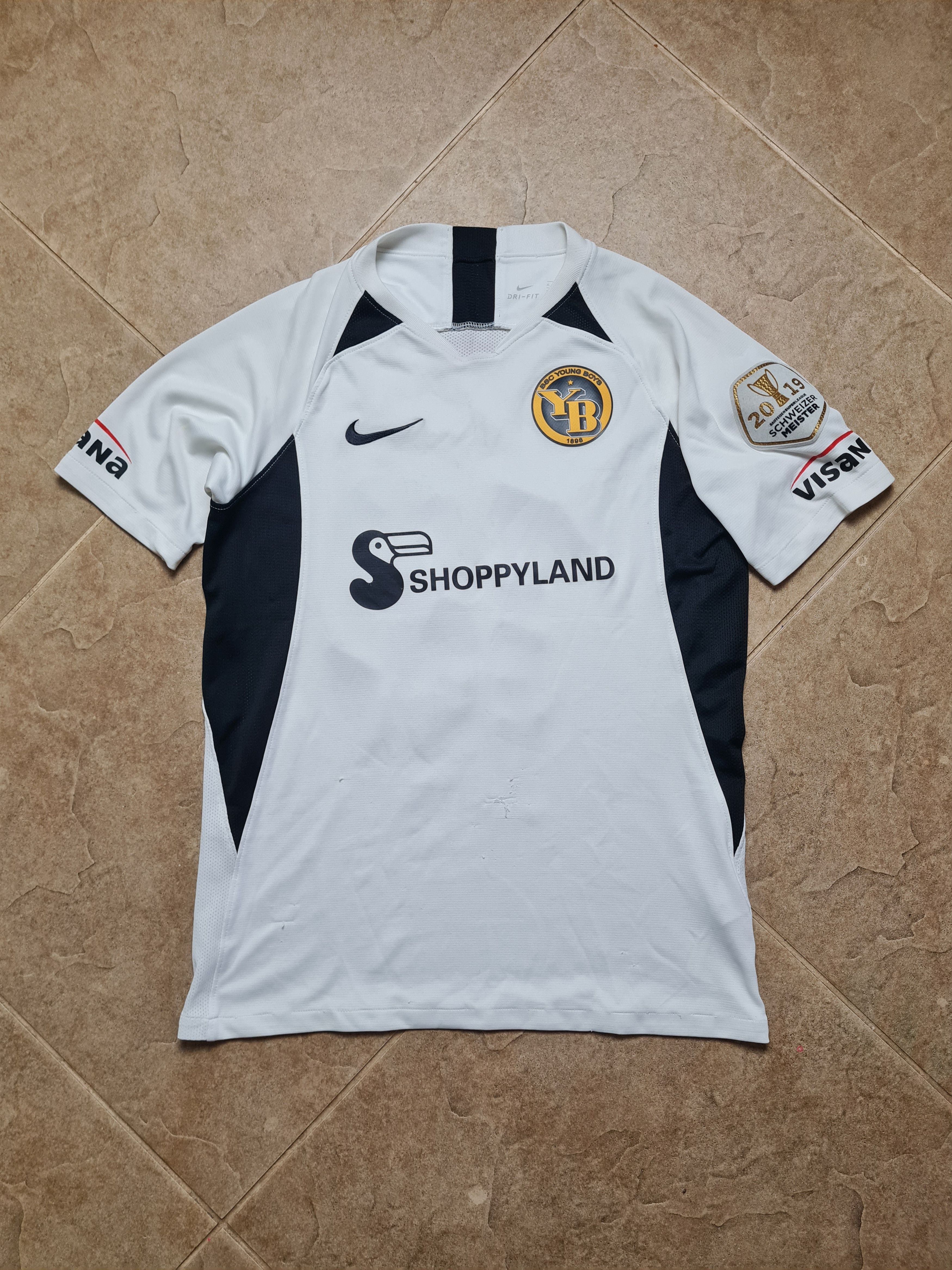 Nike BSC YOUNG BOYS 2019/2020 AWAY SHIRT SOCCER NIKE # 18 NSAME Size US XS / EU 42 / 0 - 2 Thumbnail