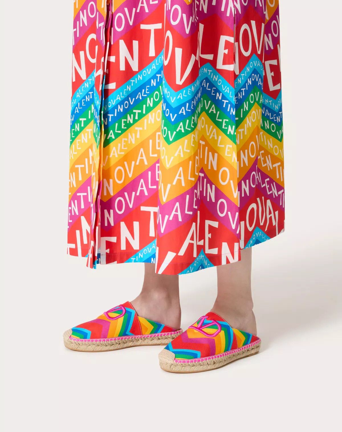 o1s1wg110625 Escape Mule in Canvas in Multicolor