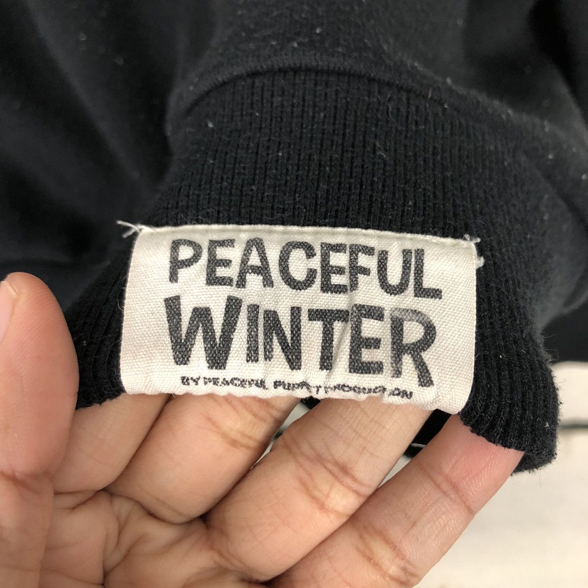 Japanese Brand Vintage Peaceful Puppet Bear Knit Crew – Peaceful Winter Size US M / EU 48-50 / 2 - 14 Thumbnail