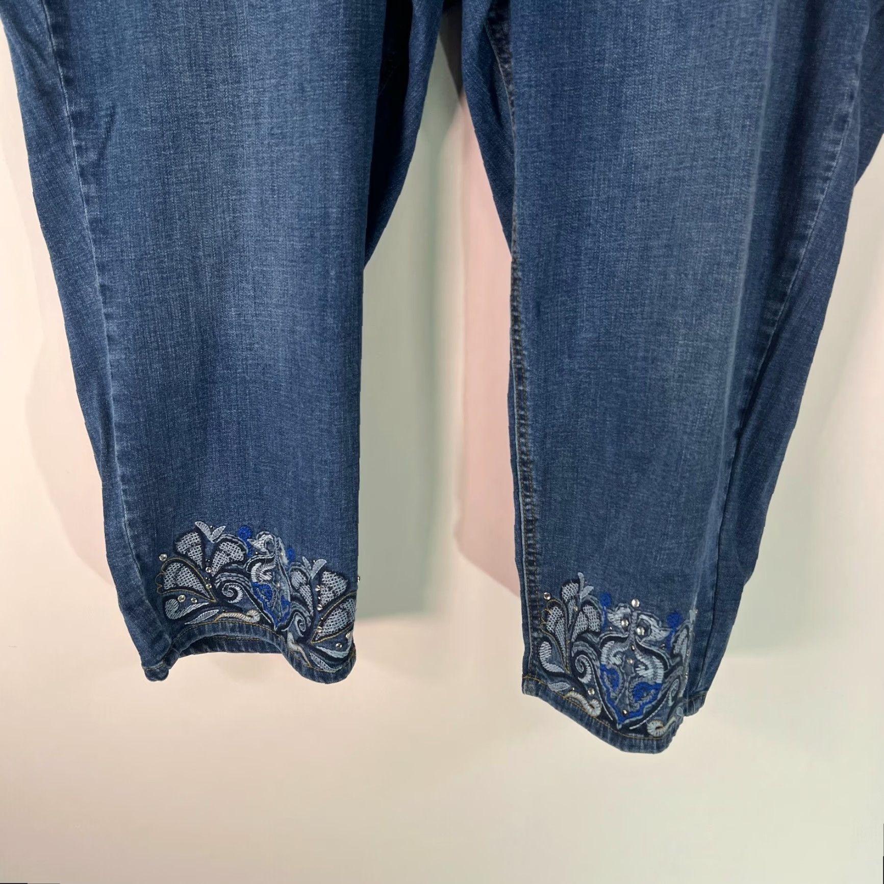 Vintage Denim 24/7 Plus Size 28W High Rise Beaded Cuffed Cropped Blue Denim Jeans for Women Size 28" / US 6 / IT 42 - 6 Thumbnail