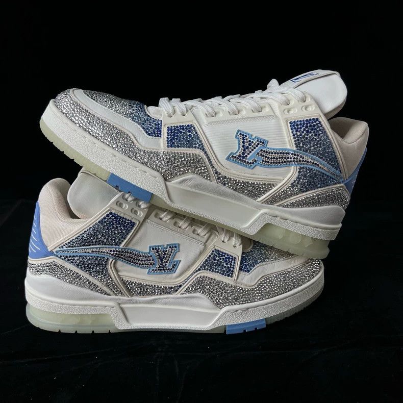 Louis Vuitton Louis Vuitton Blue sky and white clouds full of drilling b Size US 9.5 / EU 42-43 - 3 Thumbnail