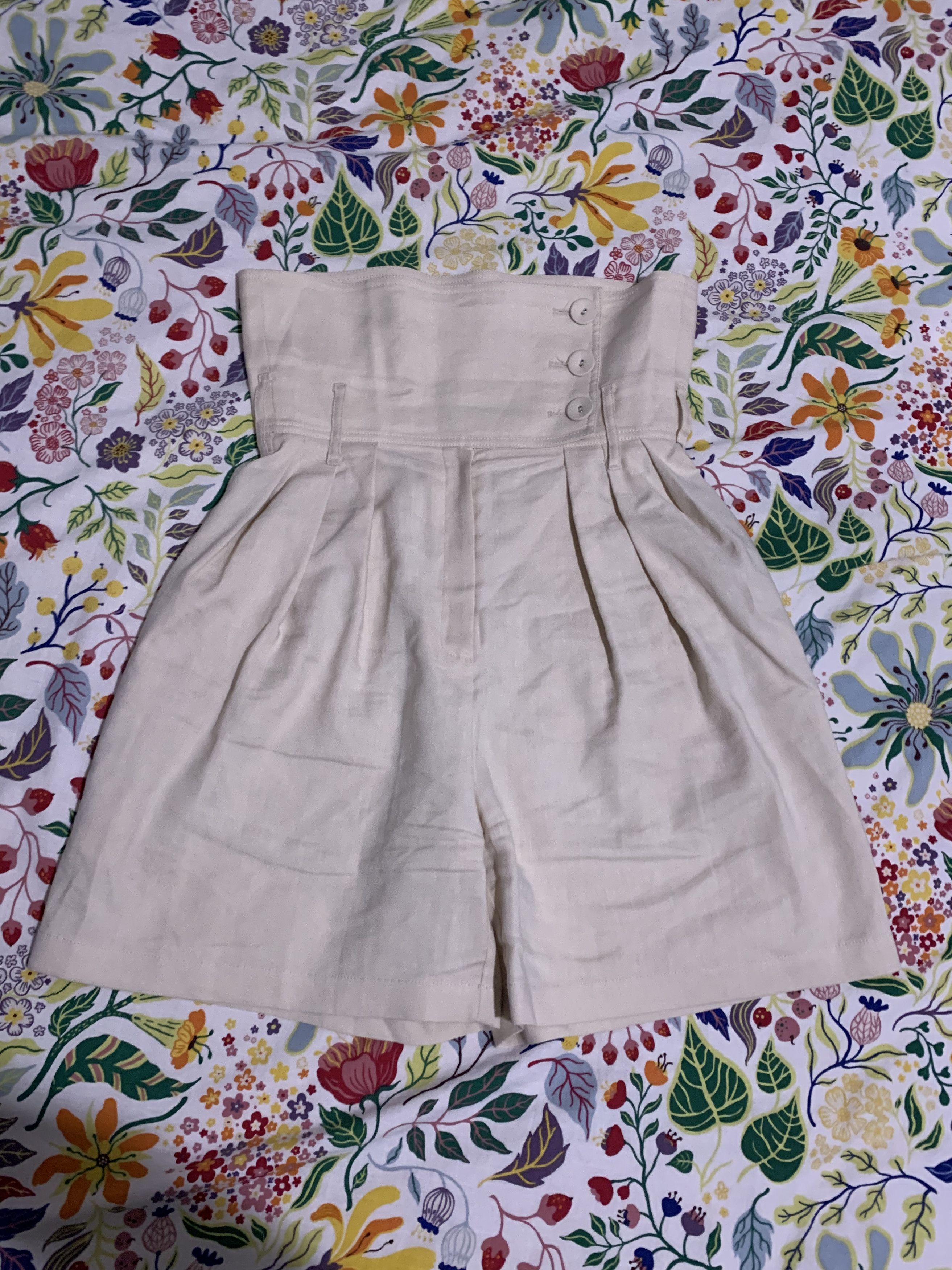 Very High Waist shorts