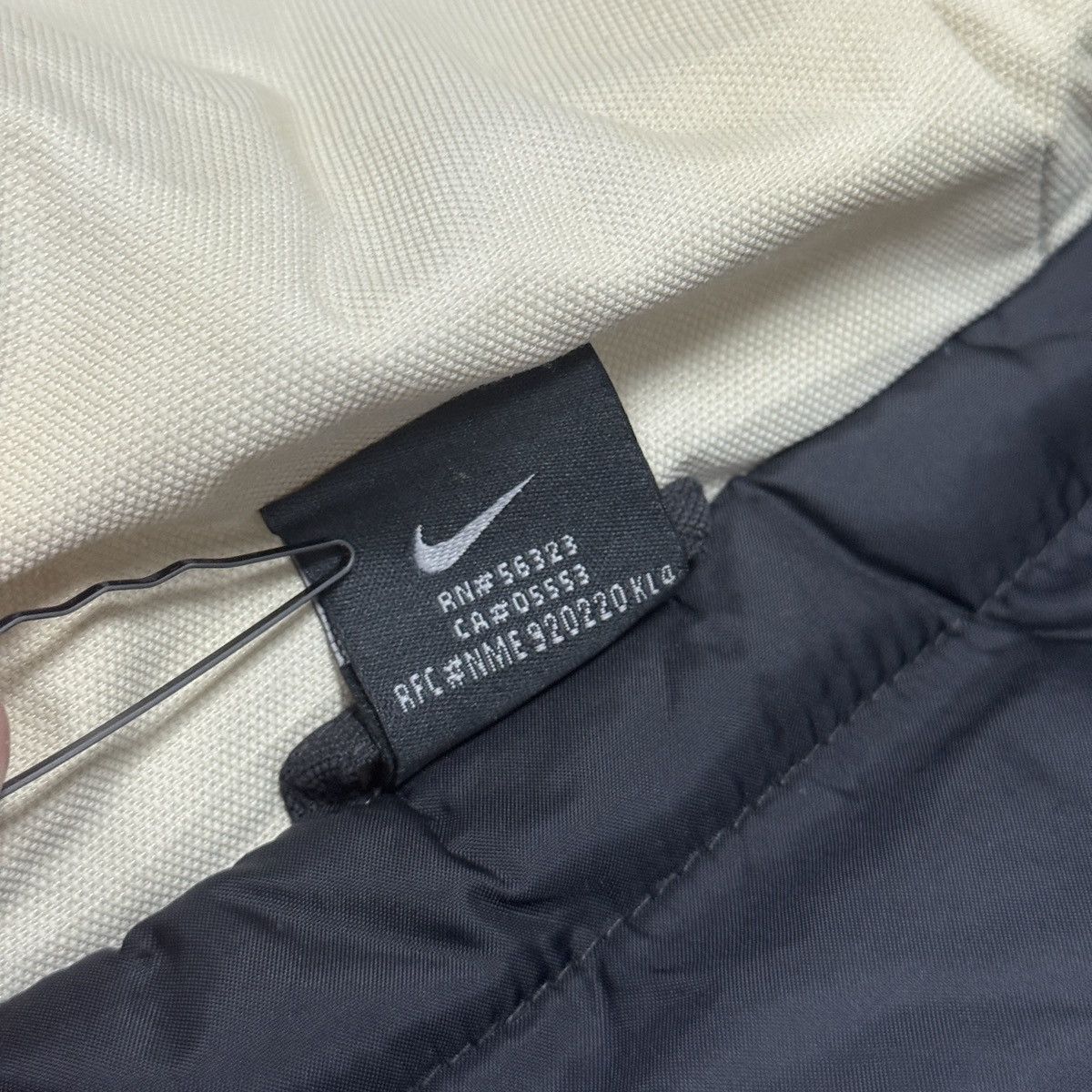 Nike Vintage Nike Nylon Insulated Hooded Jacket 90s Men Size M Size US M / EU 48-50 / 2 - 14 Thumbnail