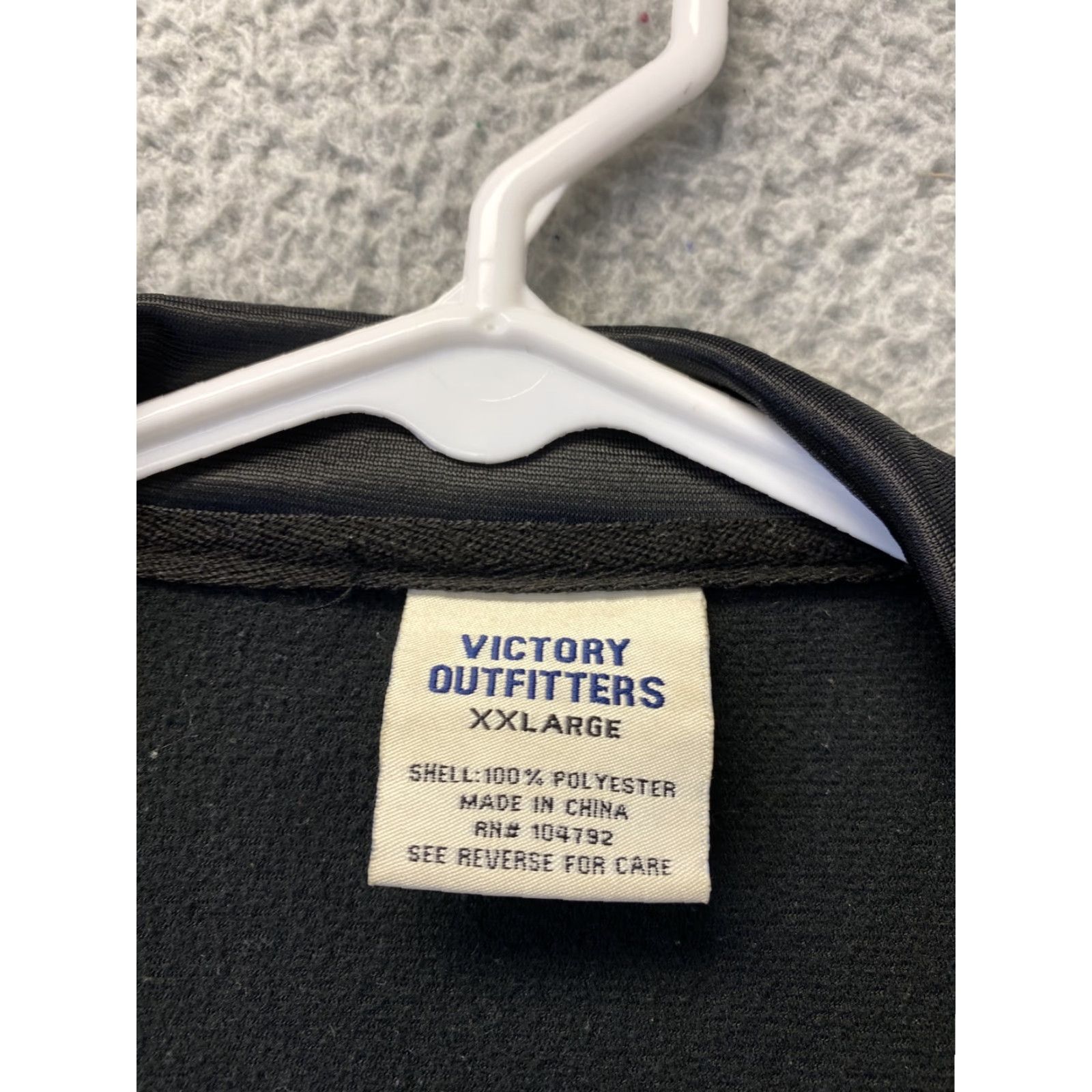 Vintage Victory Outfitters Sweater Mens 2XL Black Zip Pullover Sweatshirt Full Zip Black /98-52 All Seasons Pockets Zipper Knit Polyester Windbreaker? Size US XXL / EU 58 / 5 - 3 Thumbnail