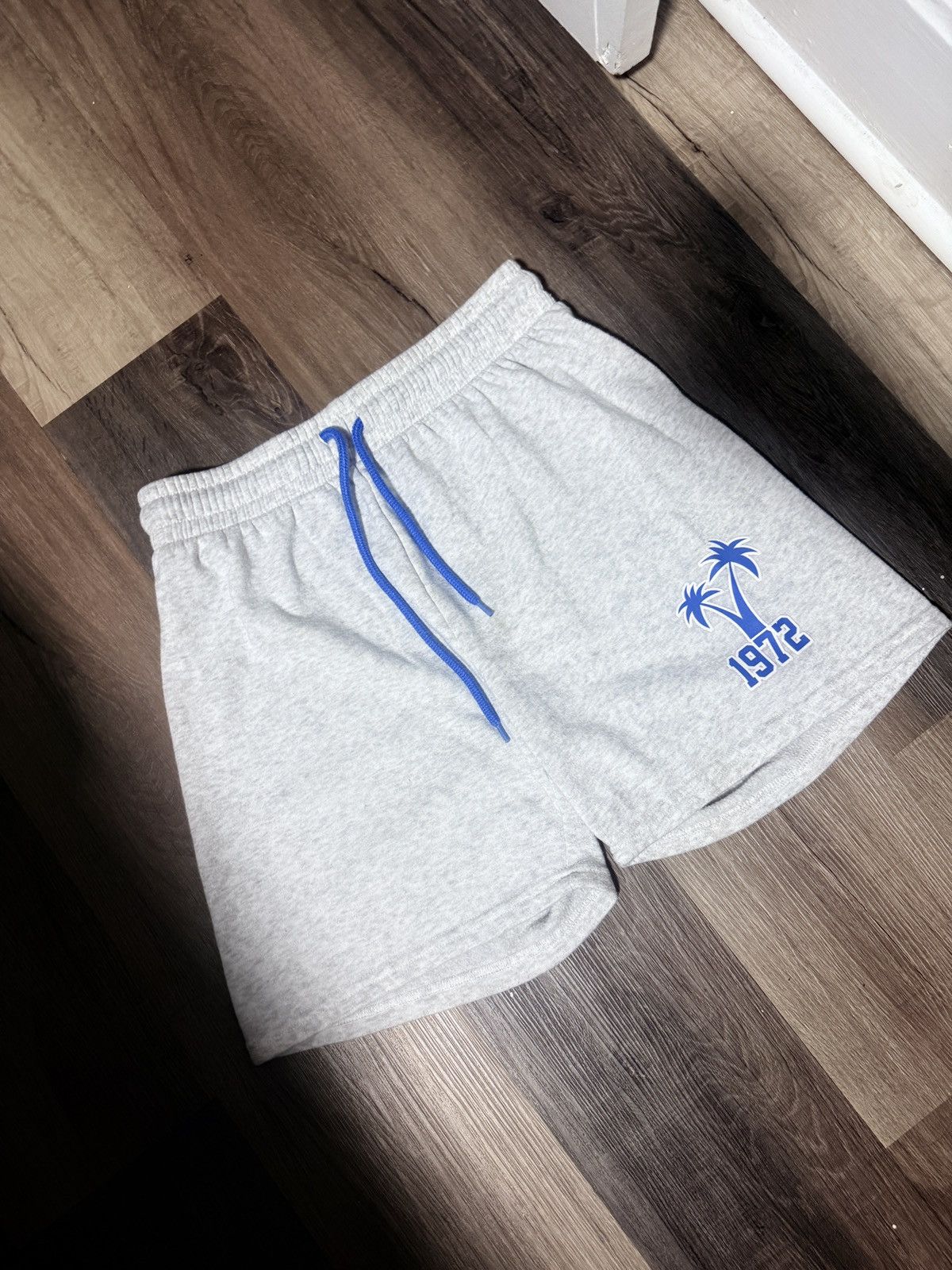 Vintage Athletic Shorts Men Size M 1972 Palm Tree Retro Graphic Gym Size US 32 / EU 48 - 1 Thumbnail