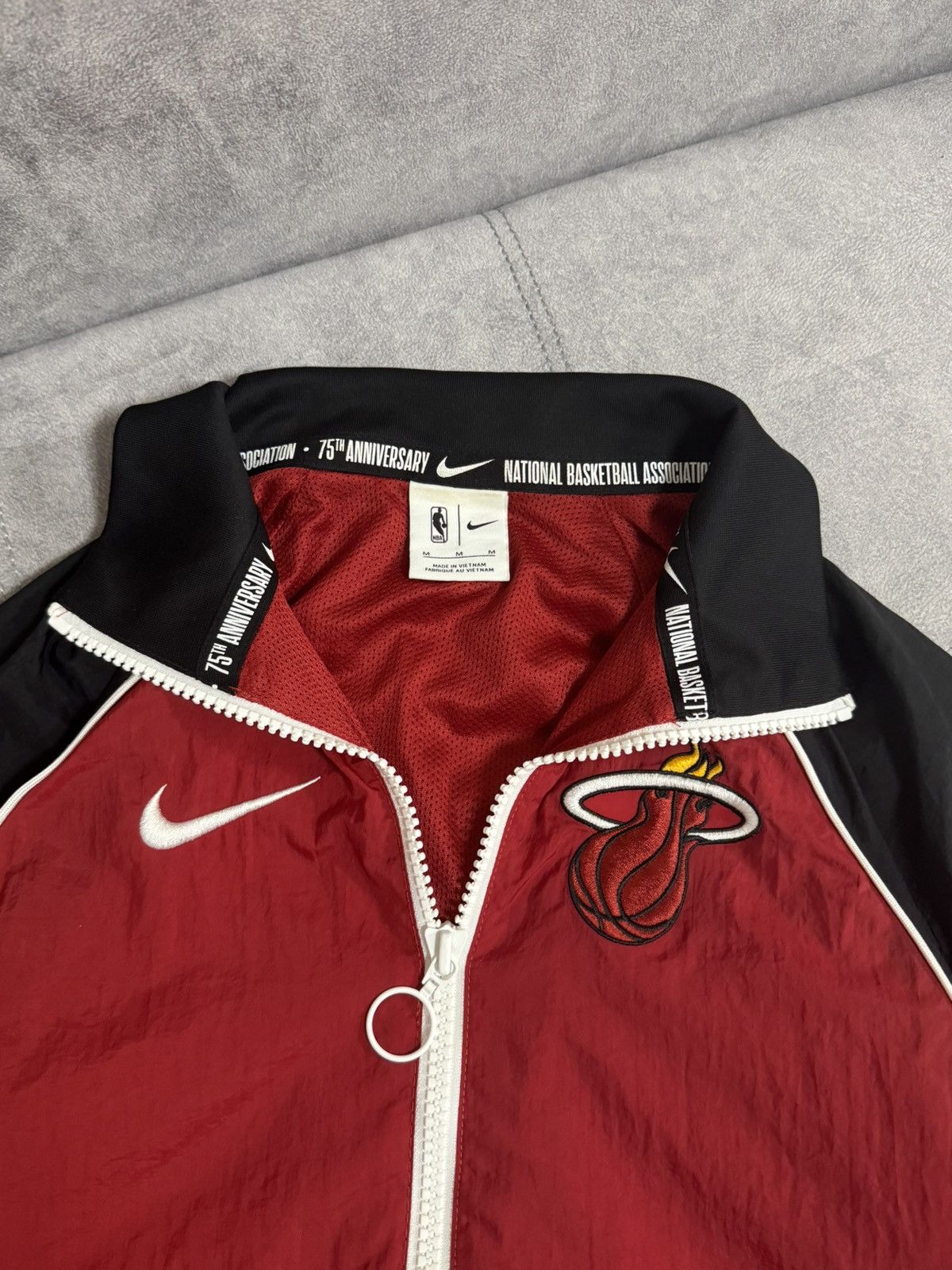 NBA Nike nylon Miami Heat nylon jacket hoodie Size US M / EU 48-50 / 2 - 7 Thumbnail