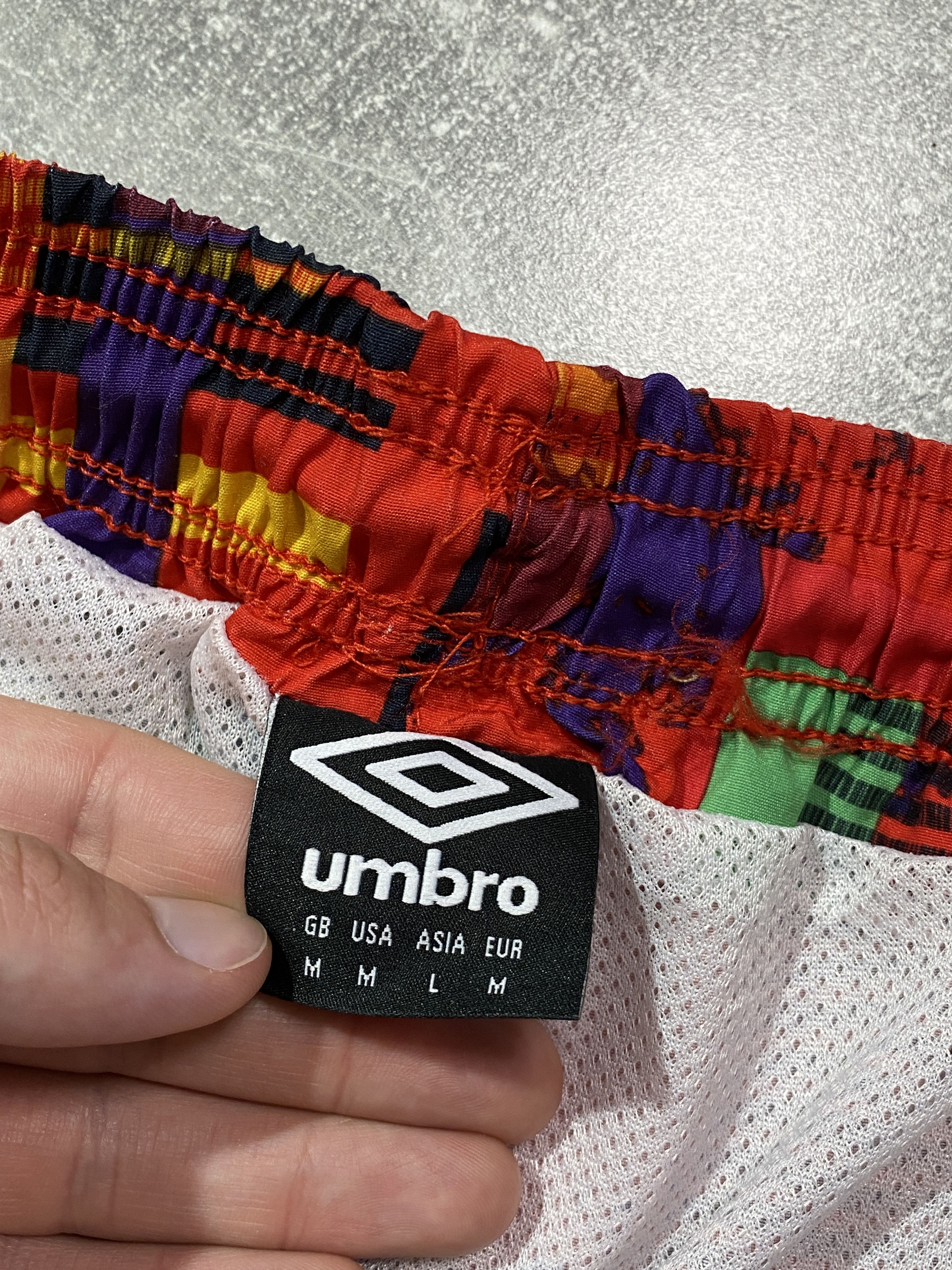 Umbro Vintage Y2K UMBRO Geometric Monogram Shorts Size US 32 / EU 48 - 5 Thumbnail