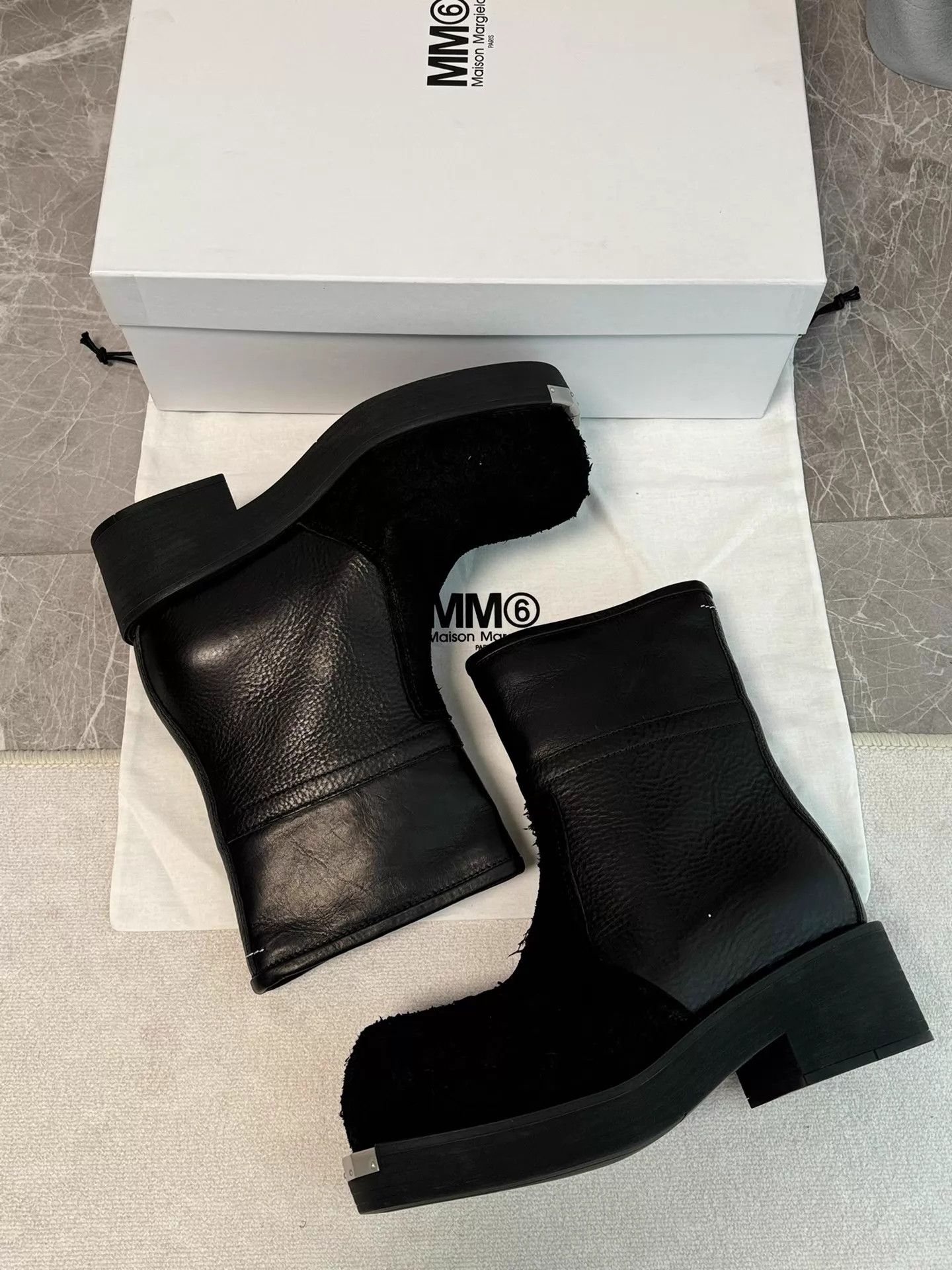 MM6 MM6 Maison Margiela Distressed Toe Mickey Head Fur Boot Size US 7.5 / IT 37.5 - 7 Thumbnail