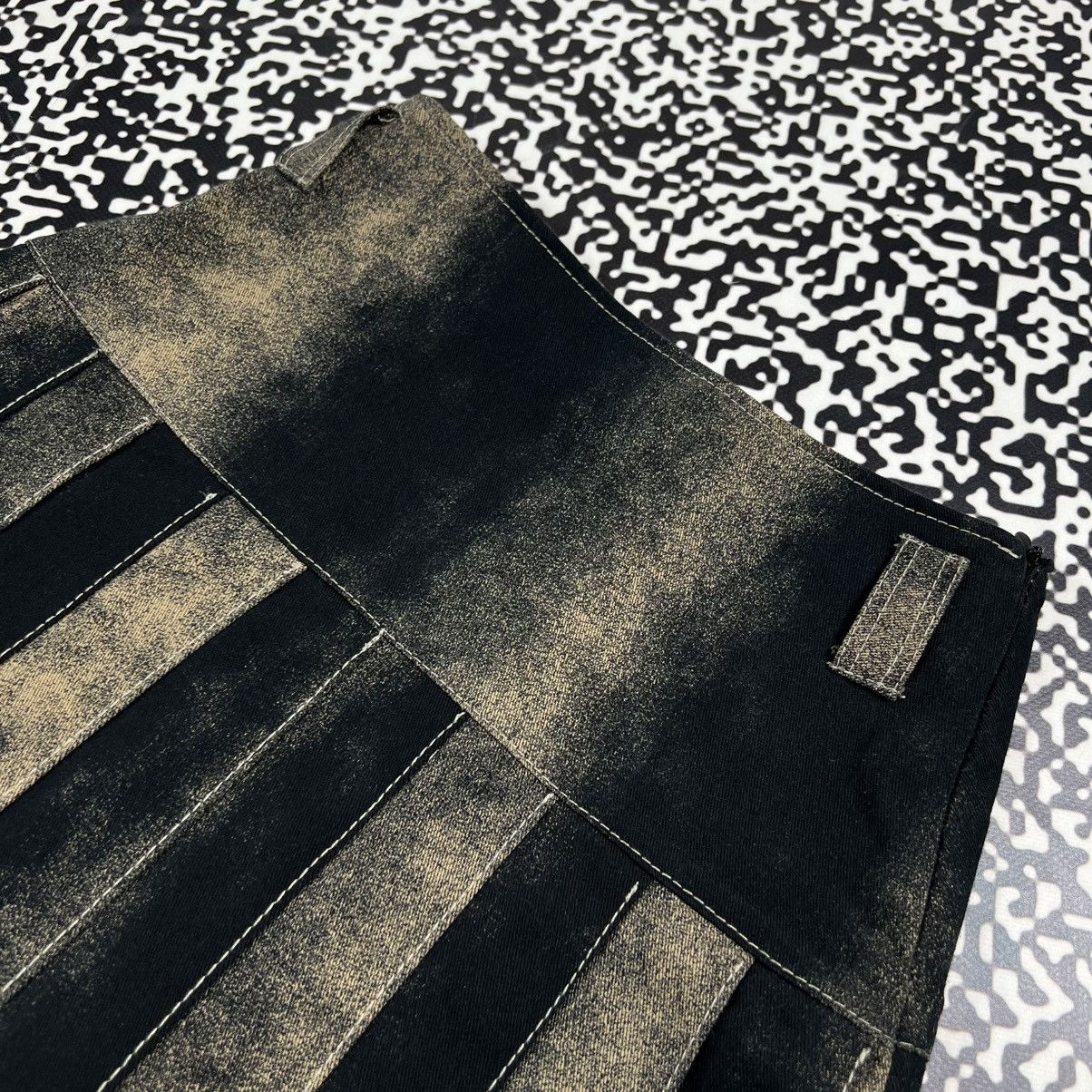 Japanese Brand Vintage Y2K Japanese Style Sexy Retro Wool Flared Mini Skirt Size 26" / US 2 / IT 38 - 8 Thumbnail