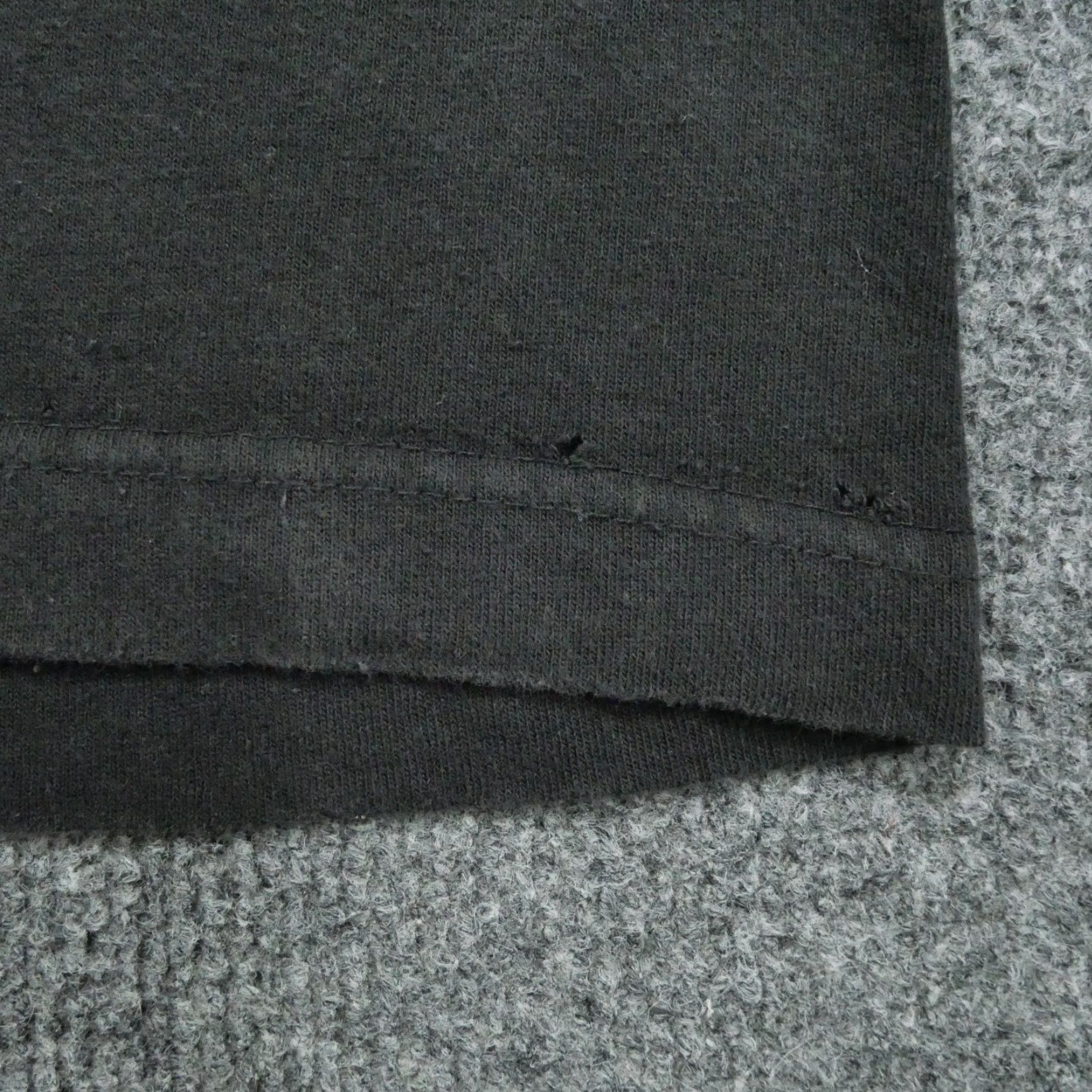 Vintage VINTAGE UnionBay T Shirt Mens L Black 90s Graphic Print Crew Neck Long Sleeve Size US L / EU 52-54 / 3 - 6 Thumbnail