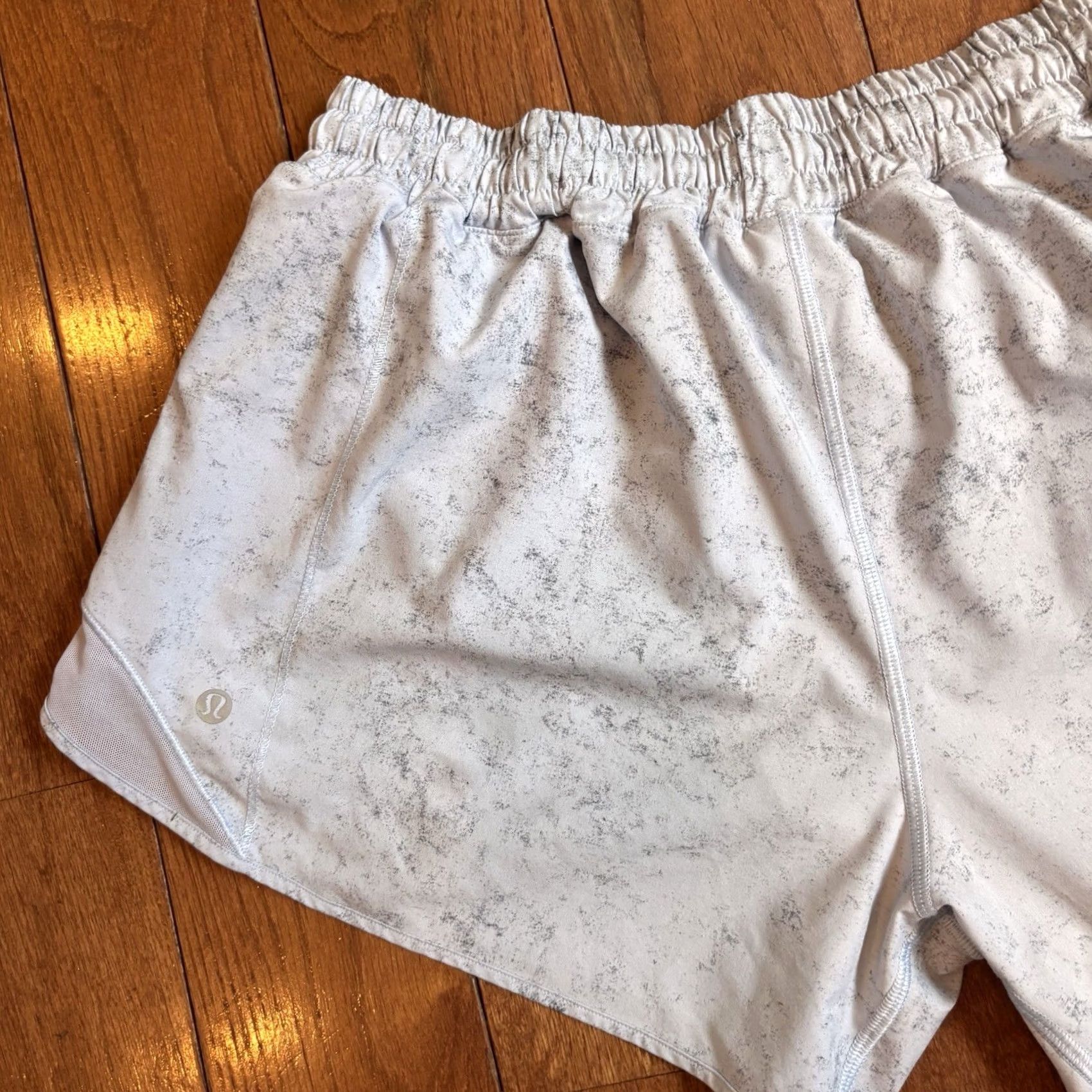 Lululemon VINTAGE Womens Lululemon Hotty Hot Low-Rise Lined Short 4" Gravel Dust Pastel Blue sz 12 Size 34" / US 12 / IT 48 - 2 Thumbnail