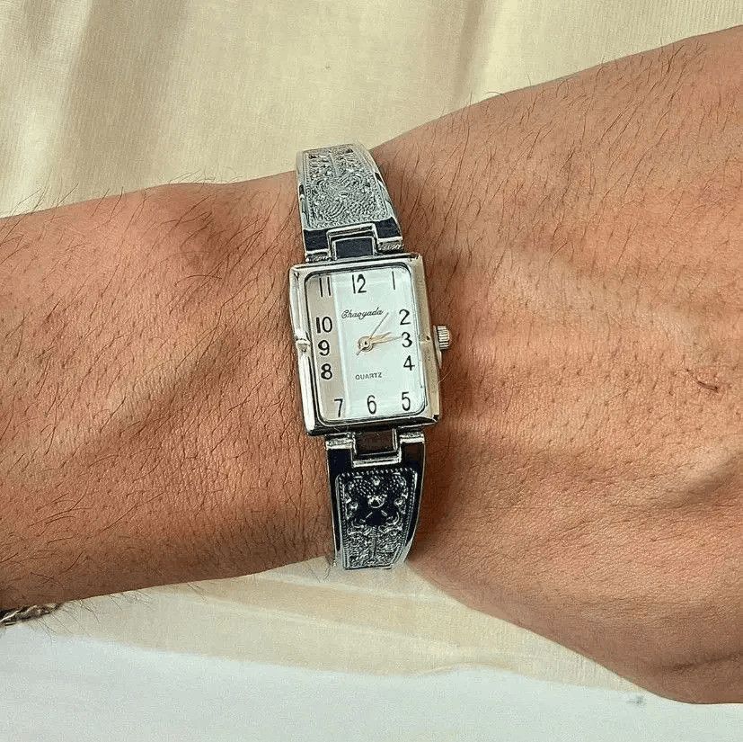 Jewelry 2000s vintage rectangle stainless steel quartz luxury watch Size ONE SIZE - 1 Thumbnail