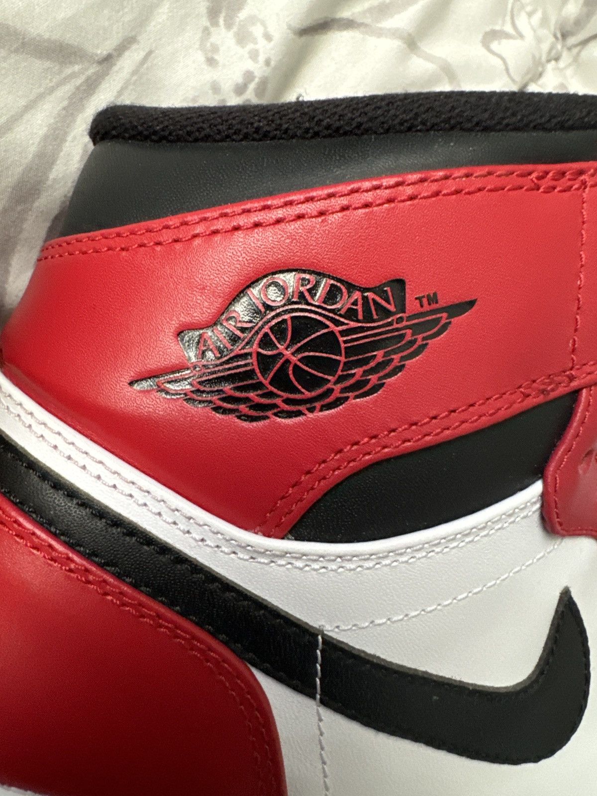 Jordan Brand Jordan 1 Chicago (2013) Size US 8.5 / EU 41-42 - 8 Thumbnail