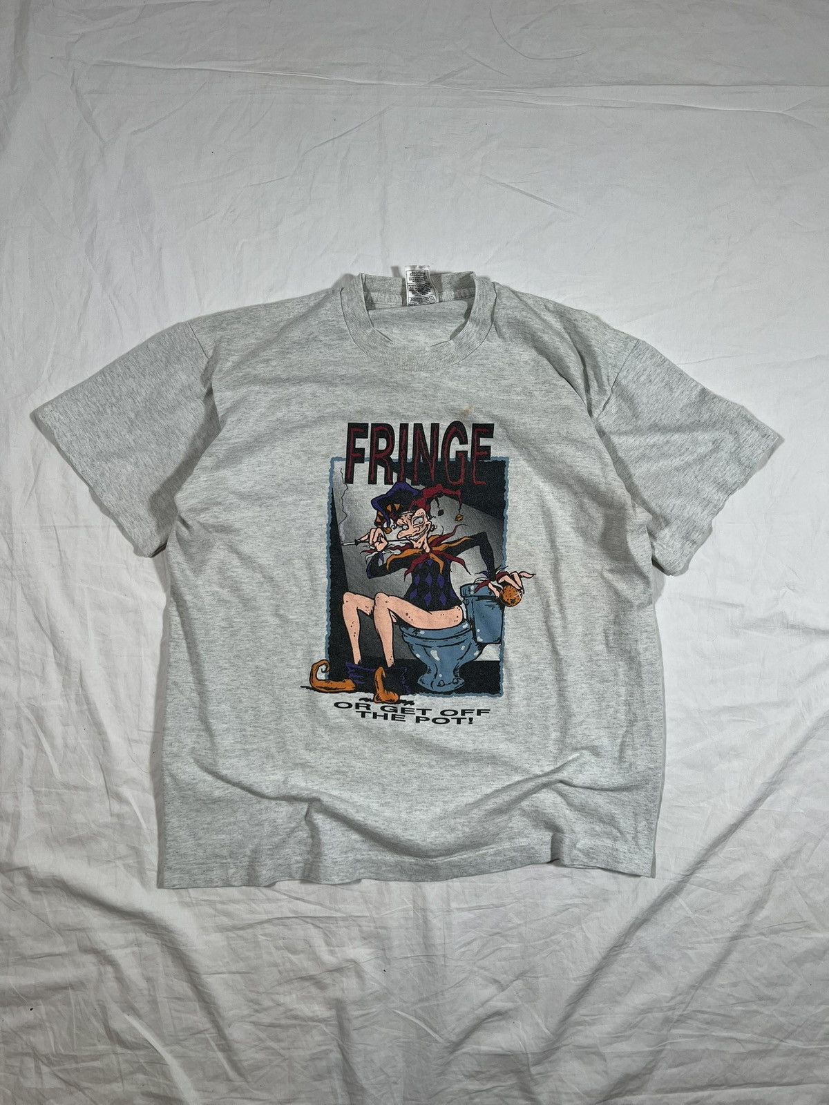 Vintage Vintage 90s Fringe Sh*tting Comedy Tee Size US L / EU 52-54 / 3 - 1 Thumbnail