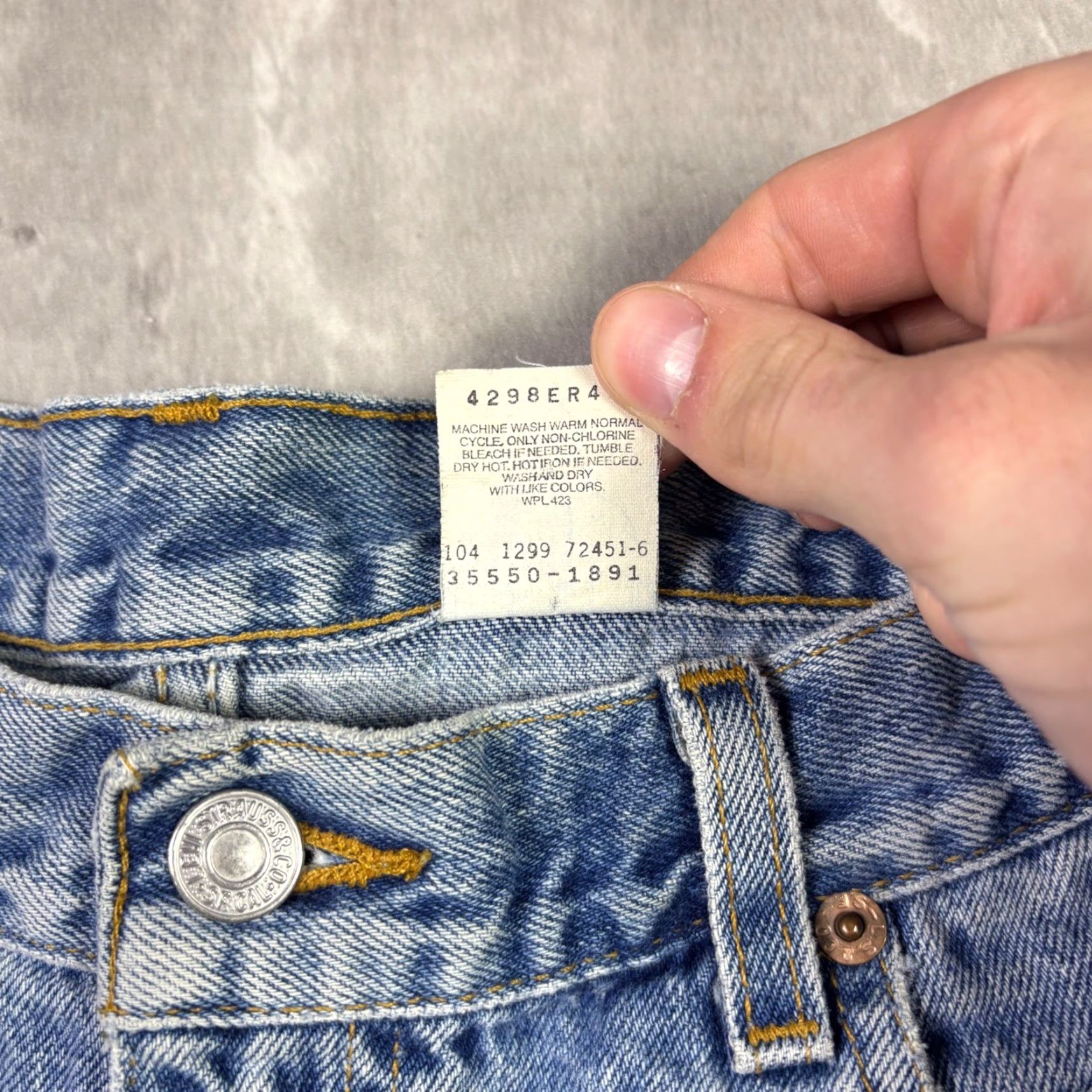 Levi's VINTAGE Levi's 550 Mens 36 Relaxed Denim Shorts Blue Medium Wash 35550-1891 Bermuda 5-Pocket Design Jeans Shorts Casual Retro 90s Mens Women? Size US 36 / EU 52 - 7 Thumbnail