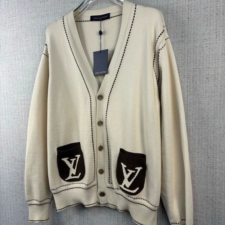 Louis Vuitton Louis Vuitton SS24 Logo monogrammed single-breasted V-neck Size US XL / EU 56 / 4 - 2 Thumbnail