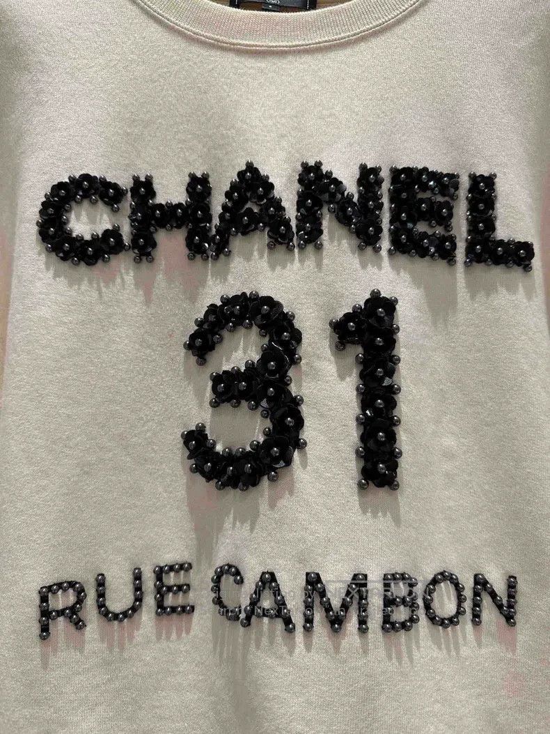 Chanel Chanel 20A Pearl beige No. 31 logo sweatshirt Size S / US 4 / IT 40 - 4 Thumbnail