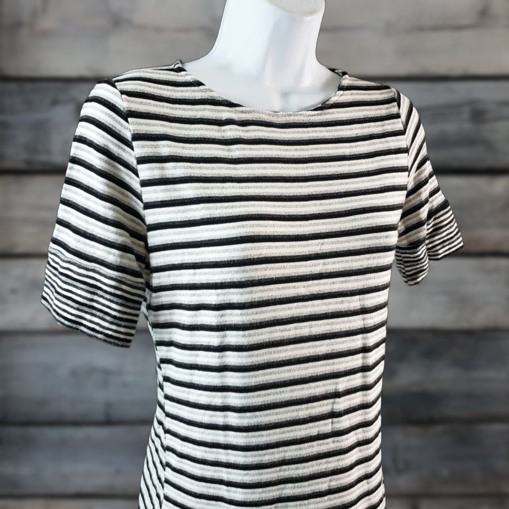 Vintage Pebble and Stone Womens Top Blouse Sz S Black Gray Striped Short Sleeve Pullover Shirt Weekend, Casual, 23" Length, 17" Width, Rayon Blend Size S / US 4 / IT 40 - 1 Thumbnail