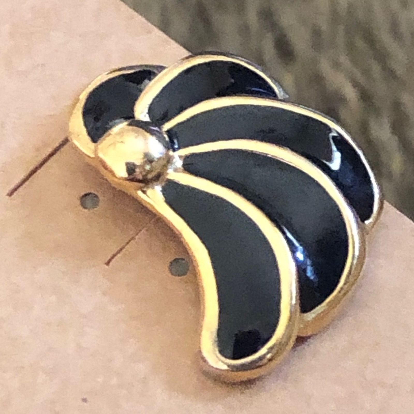 Vintage Vintage black enamel gold tone setting earrings Size ONE SIZE - 3 Thumbnail