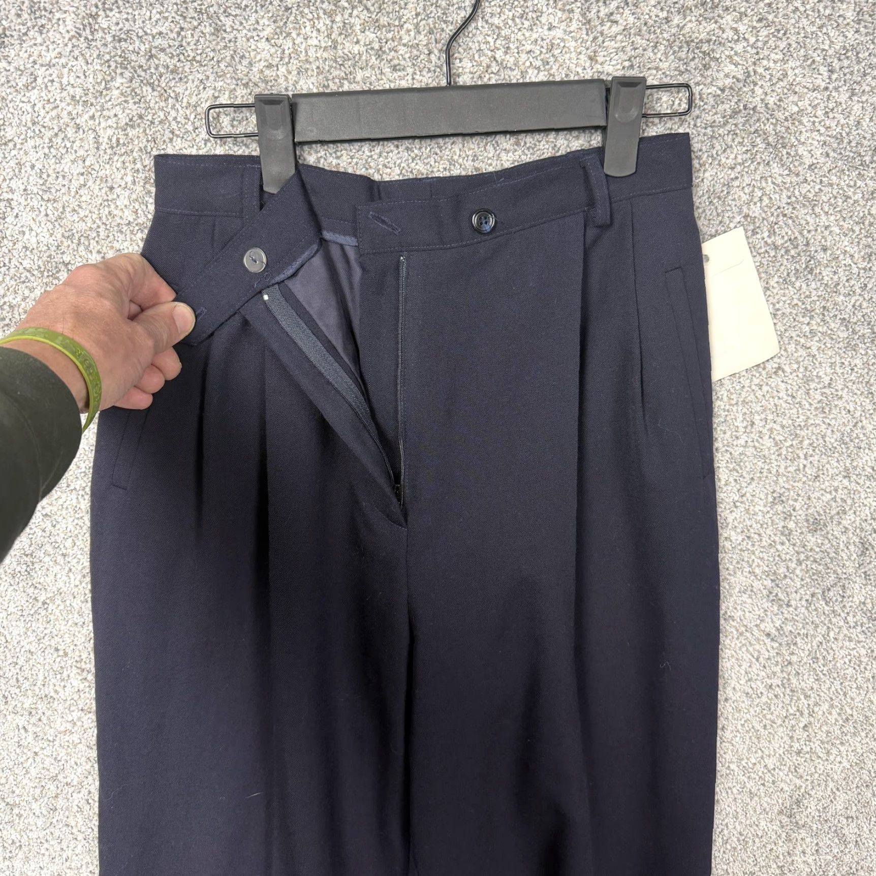 Austin Reed VINTAGE Austin Reed Dress Pants Womens 6 Navy Wool Pleated Tapered Cuffed Made In USA Size 28" / US 6 / IT 42 - 6 Thumbnail