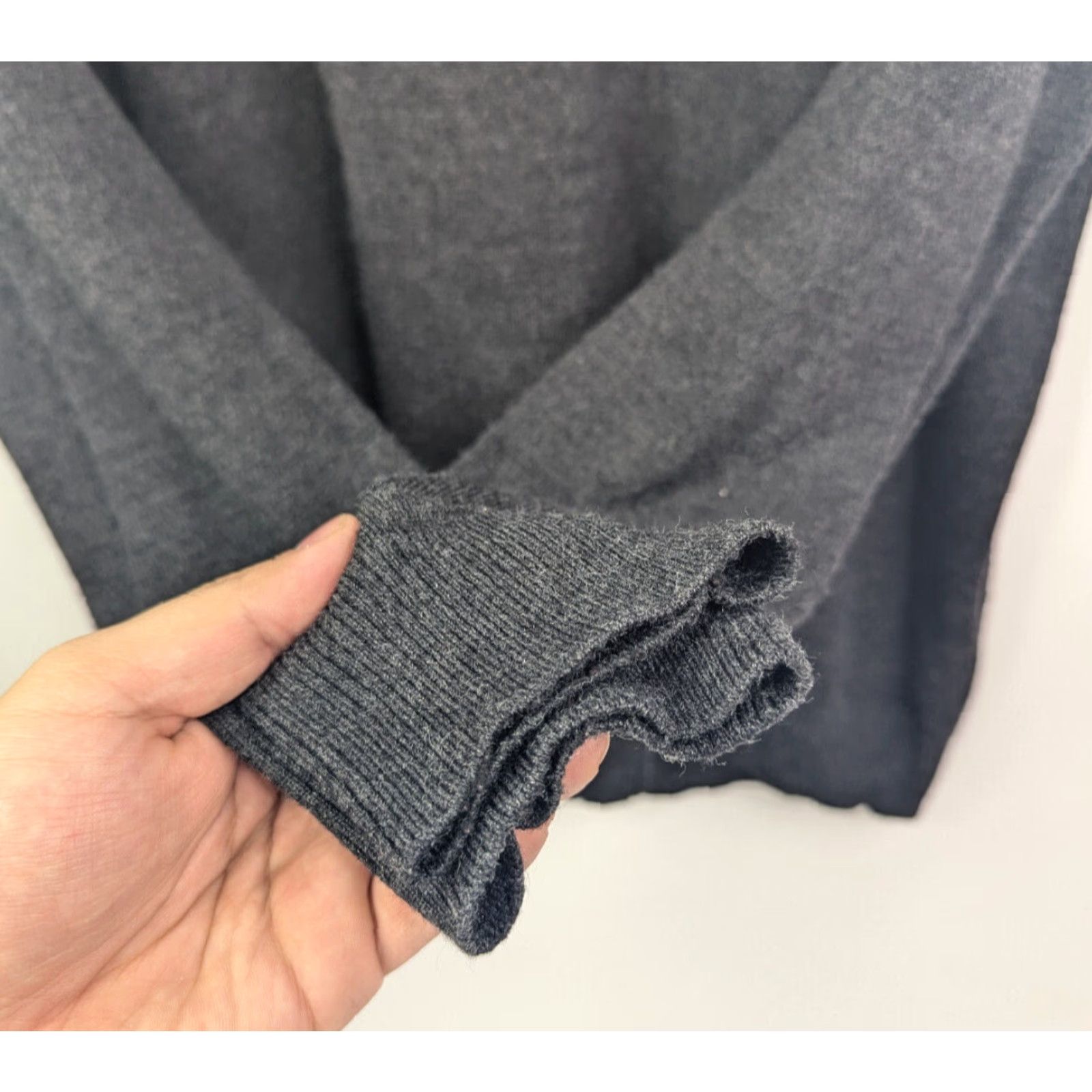 Apt. 9 APt. 9 Mens Merino Wool Blend Sweater V-Neck Long Sleeve Size L Black Knit Pullover Casual Mens Size US L / EU 52-54 / 3 - 2 Thumbnail