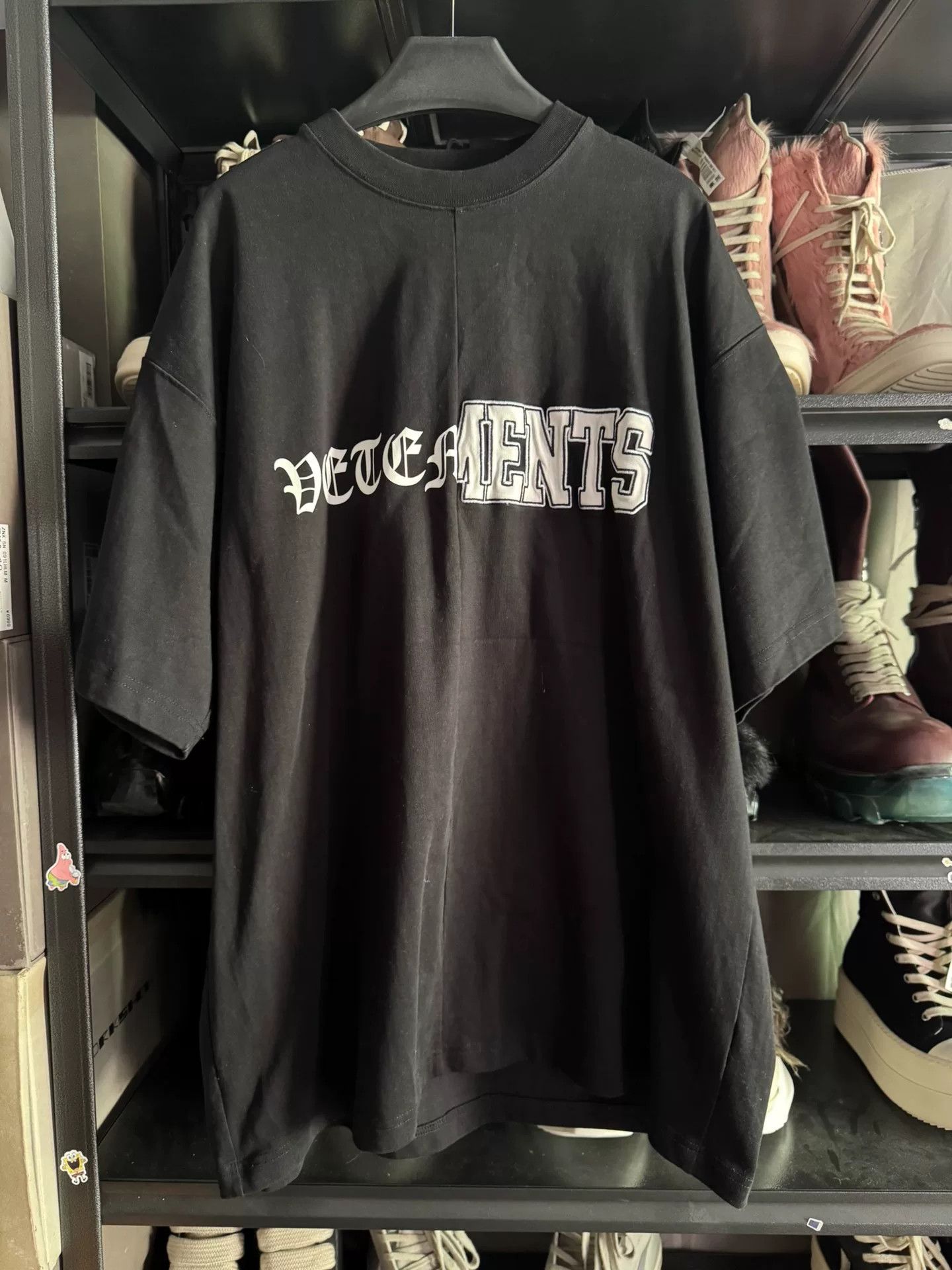 Vetements Vetements Embroidered Pink T-Shirt S Men Size US S / EU 44-46 / 1 - 1 Thumbnail