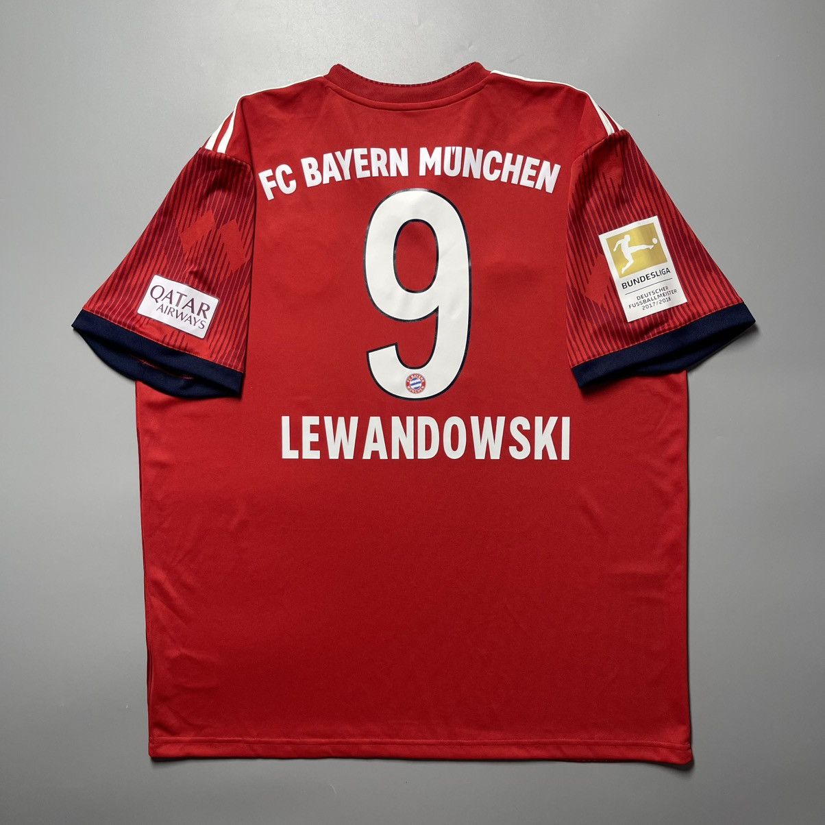 Vintage BAYERN ADIDAS 2018/2019 FOOTBALL HOME JERSEY #9 LEWANDOWSKI Size US XL / EU 56 / 4 - 1 Thumbnail