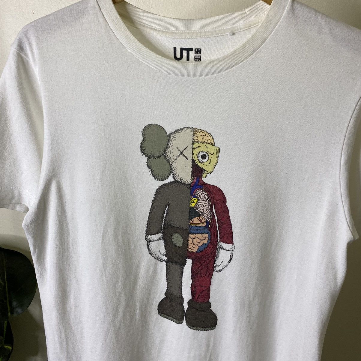 Kaws Kaws x Uniqlo Collaboration Streetwear Tshirt Size US S / EU 44-46 / 1 - 2 Thumbnail