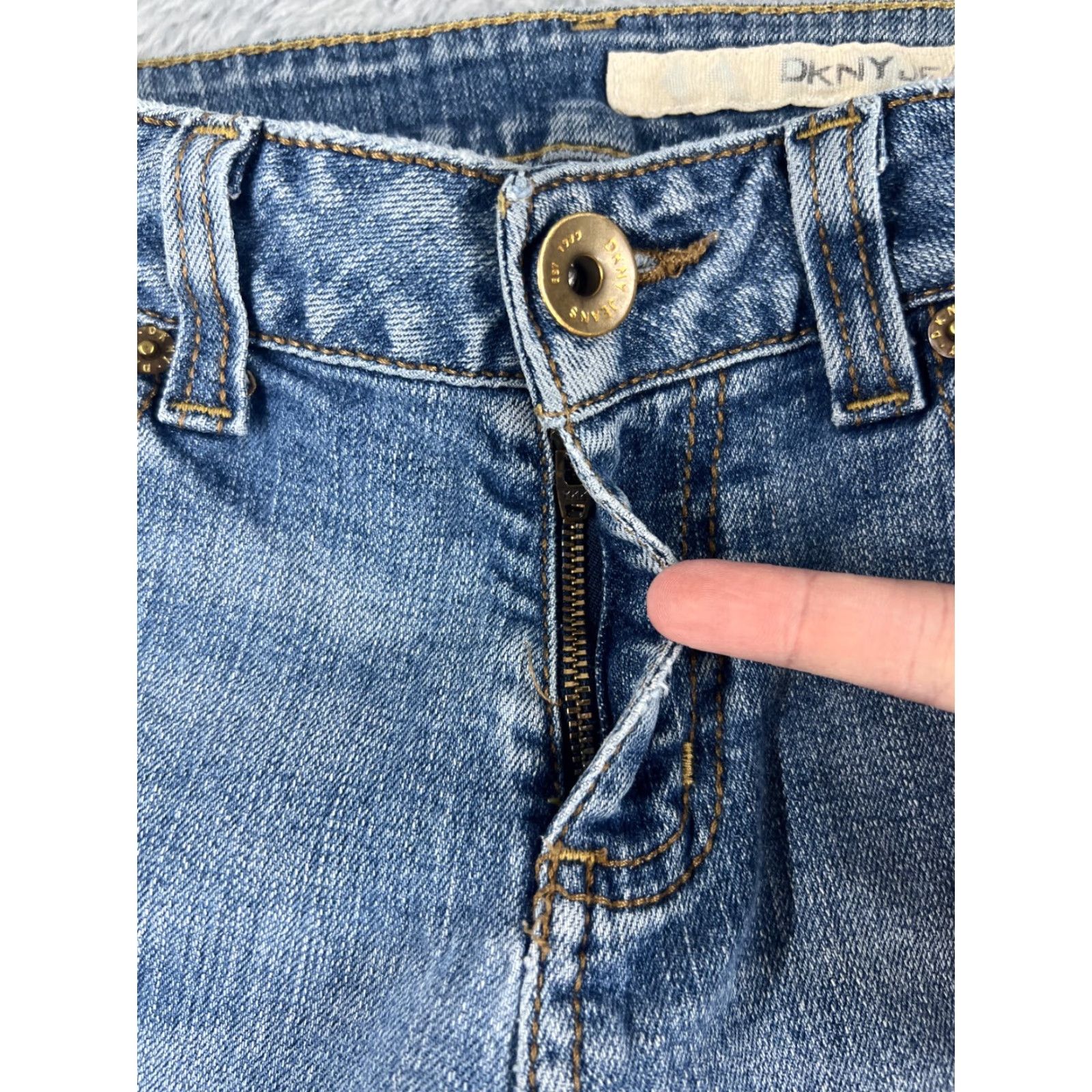 DKNY DKNY Jeans Women 4 Blue Denim Flared Low Rise 30x30 Cotton Blend 26x30 Modern Womens Regular Pocket 5-Pocket Design Denim Jeans Size 27" / US 4 / IT 40 - 5 Thumbnail