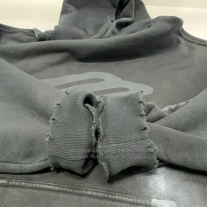 Balenciaga Balenciaga 3B Stencil Hoodie in Black. Size US L / EU 52-54 / 3 - 7 Thumbnail