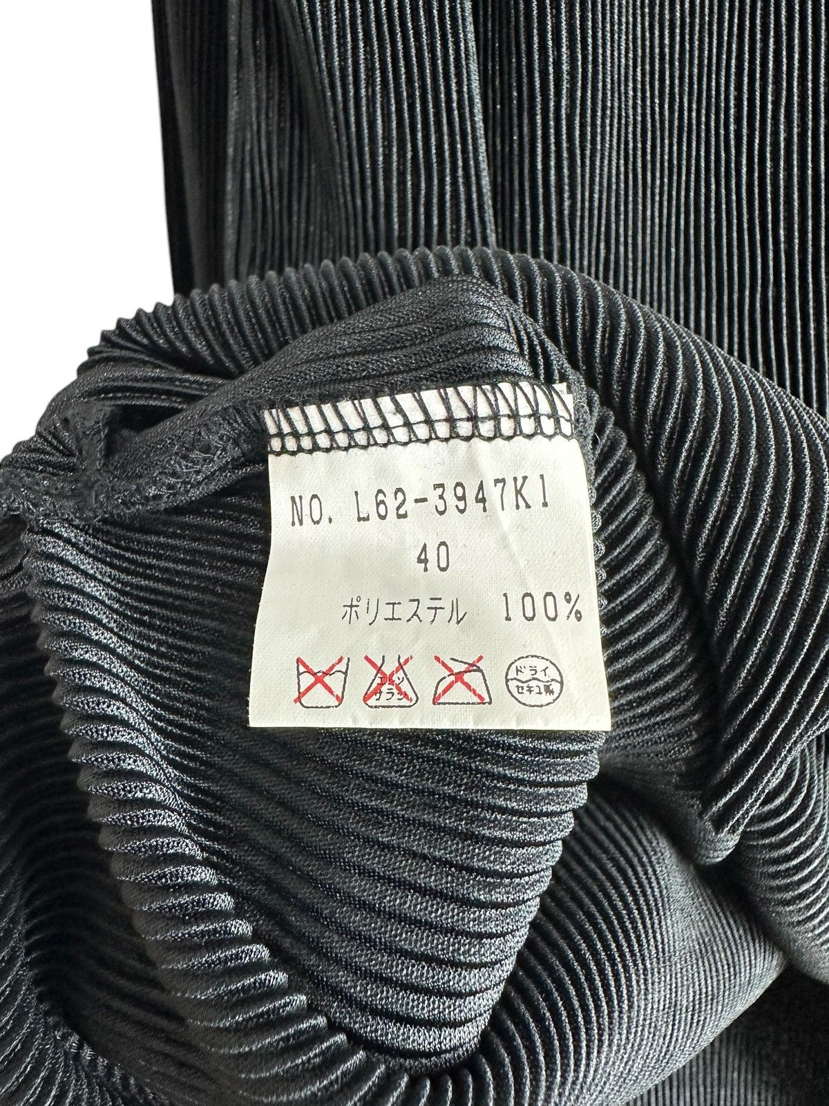 Issey Miyake 2000s VALENZA UNDEFINED PLEATES LONG SLEEVE ISSEY STYLE Size US S / EU 44-46 / 1 - 10 Thumbnail