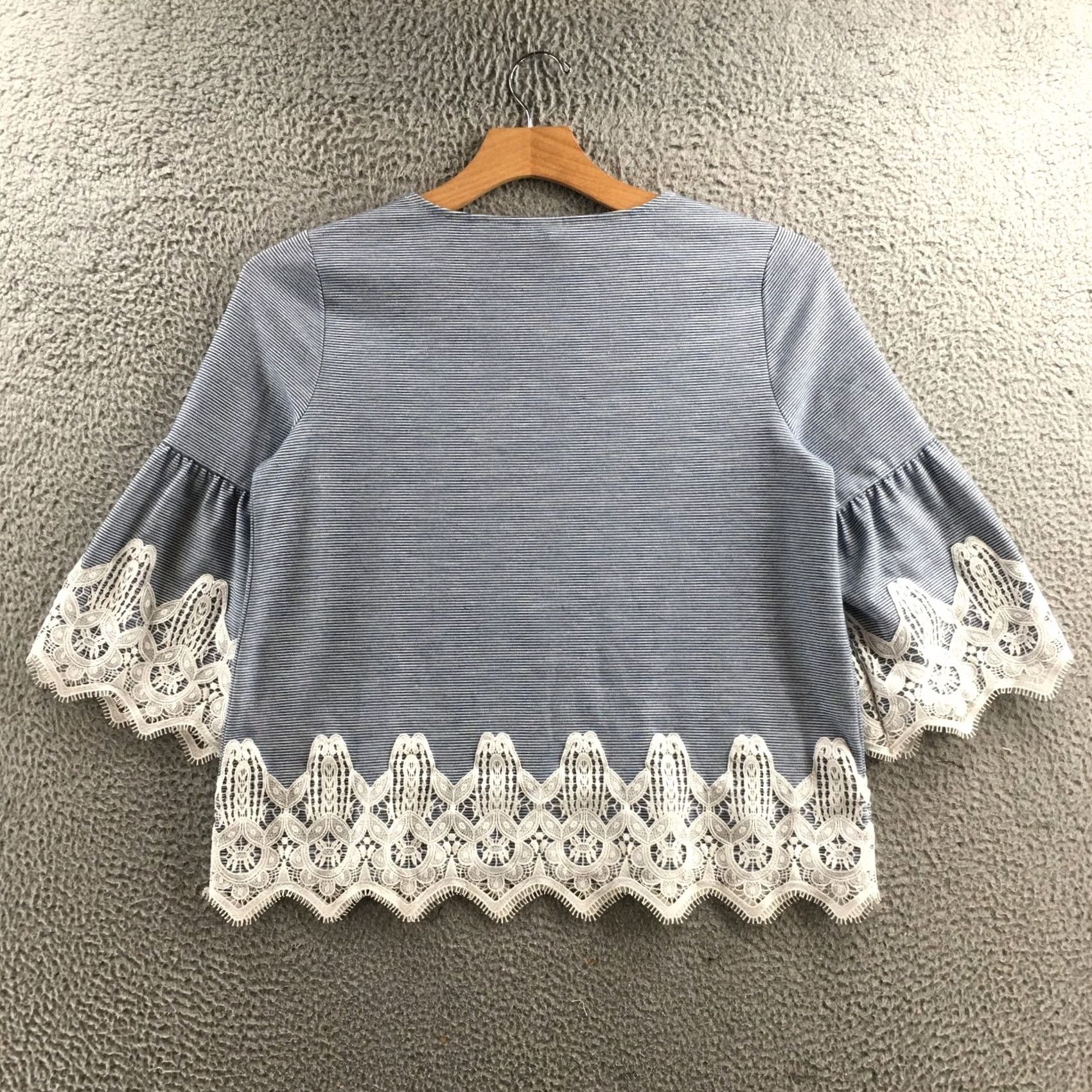 Vintage Chicos Blouse Top Womens 2P Petite Blue White Stripe Bell Sleeve Lace Hem Shirt Adult Regular Blue White Stripe Bell Sleeve Lace Hem Size XS / US 0-2 / IT 36-38 - 7 Thumbnail