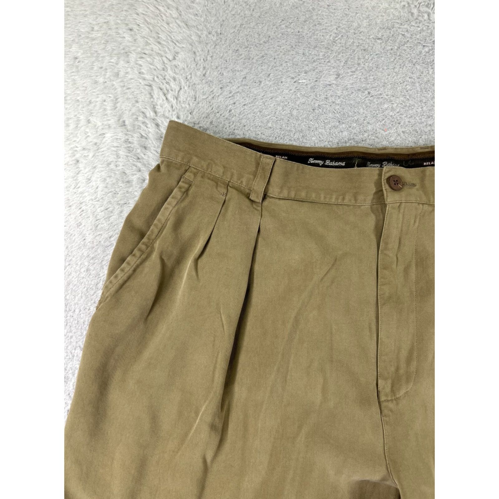 Tommy Bahama Tommy Bahama Shorts Men 38 Beige Pleated Bermuda Silk Blend Golf Bermuda Casual Shorts Mens Beige Silk Blend 90s? Size US 38 / EU 54 - 4 Thumbnail
