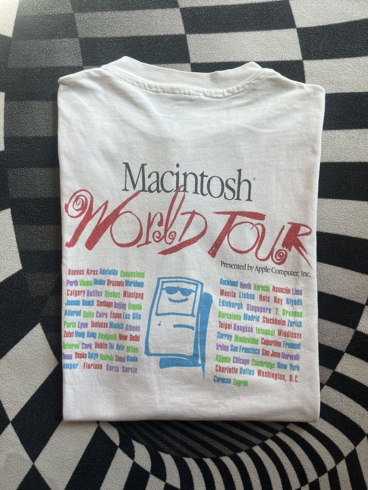 Mackintosh Vintage Macintosh World Tour Apple Computer 90’s Tshirt Size US L / EU 52-54 / 3 - 1 Thumbnail
