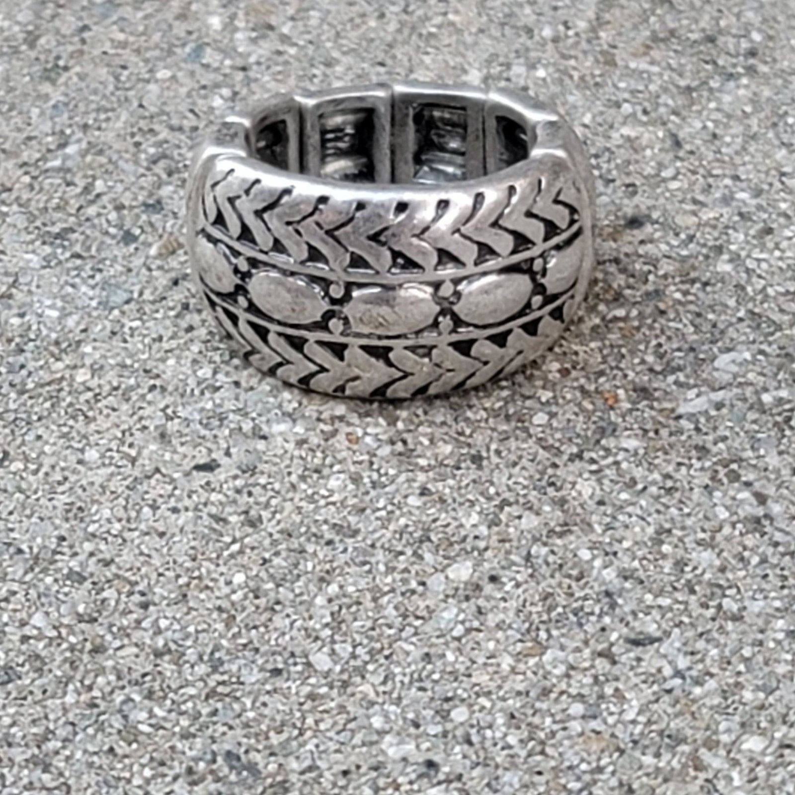 The Unbranded Brand Premier Designs Silver Tone Elastic Band Ring Size ONE SIZE - 2 Thumbnail