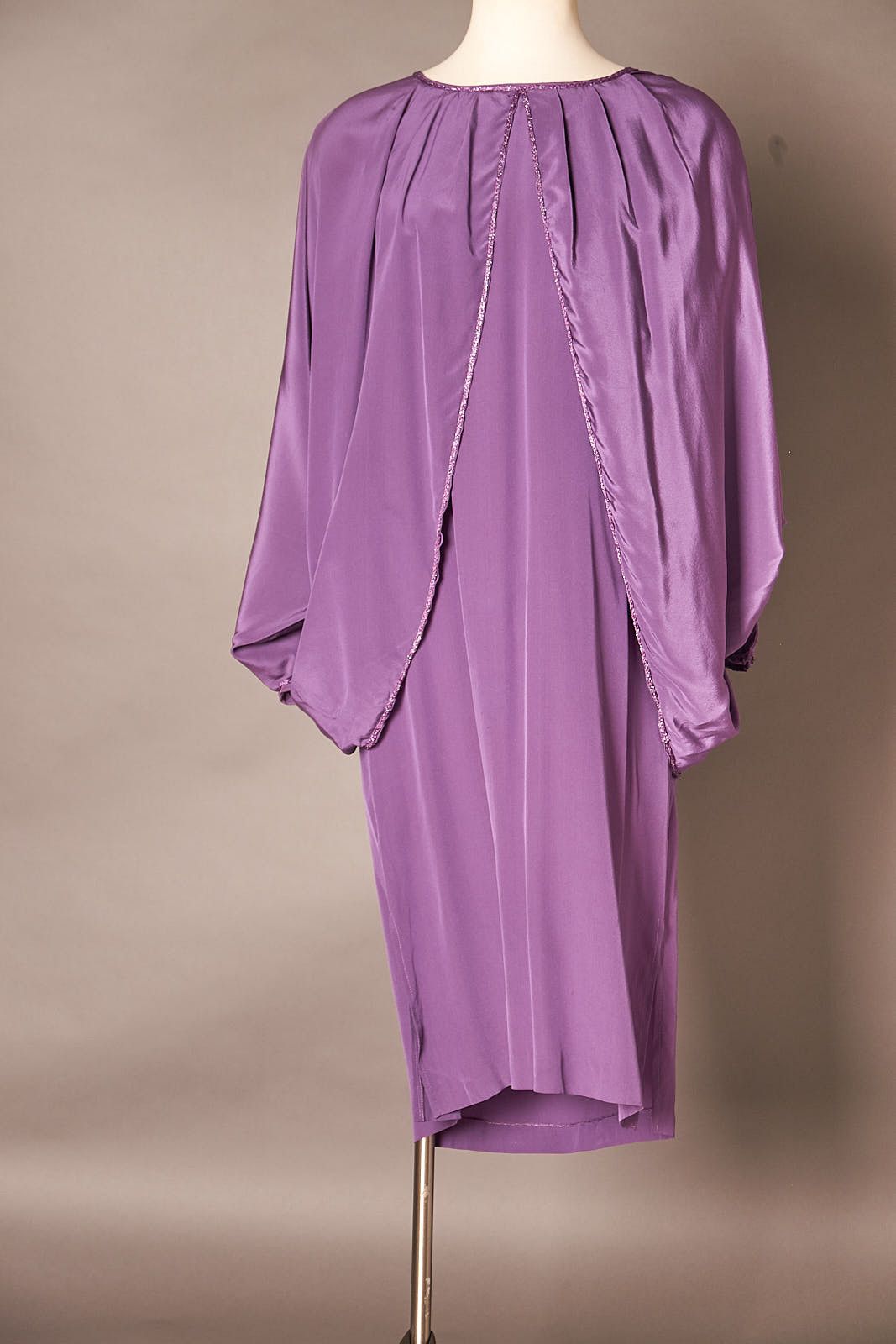 Vintage Vintage Purple Caped Shift Dress Size M / US 6-8 / IT 42-44 - 1 Thumbnail