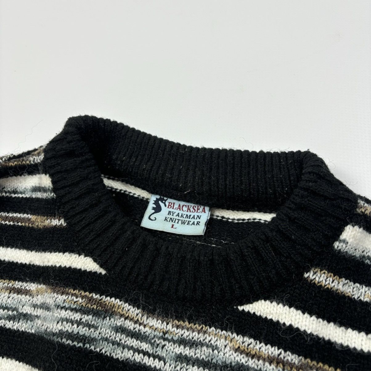 Vintage Crazy sweater dragon knitwear large vintage rare japan Size US L / EU 52-54 / 3 - 5 Thumbnail