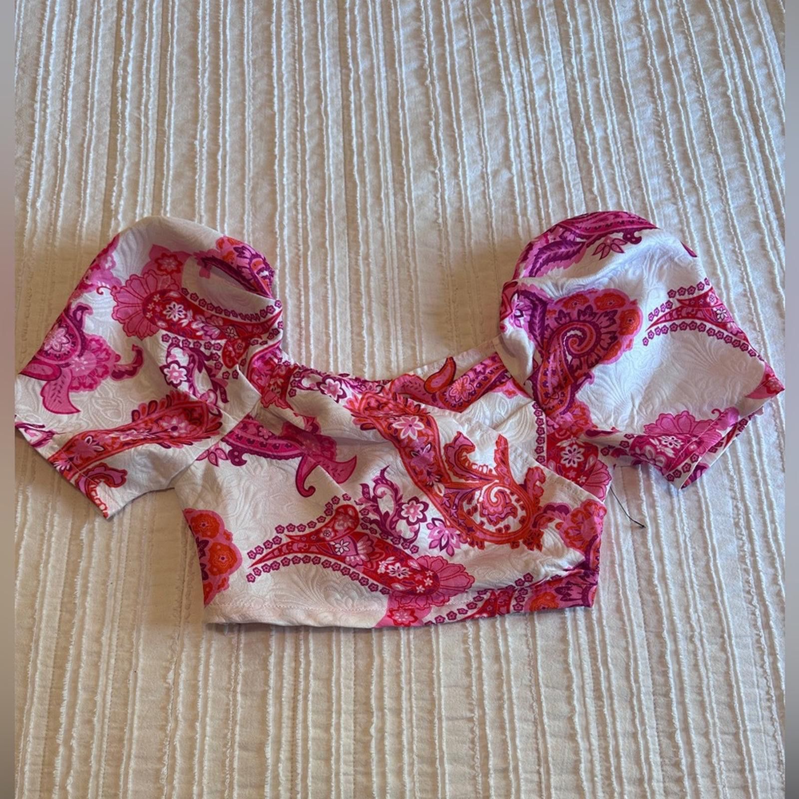 Shein SHEIN XS NWOT Pink and White Paisley Crop Top OFF SHOULDER Size XS / US 0-2 / IT 36-38 - 2 Thumbnail